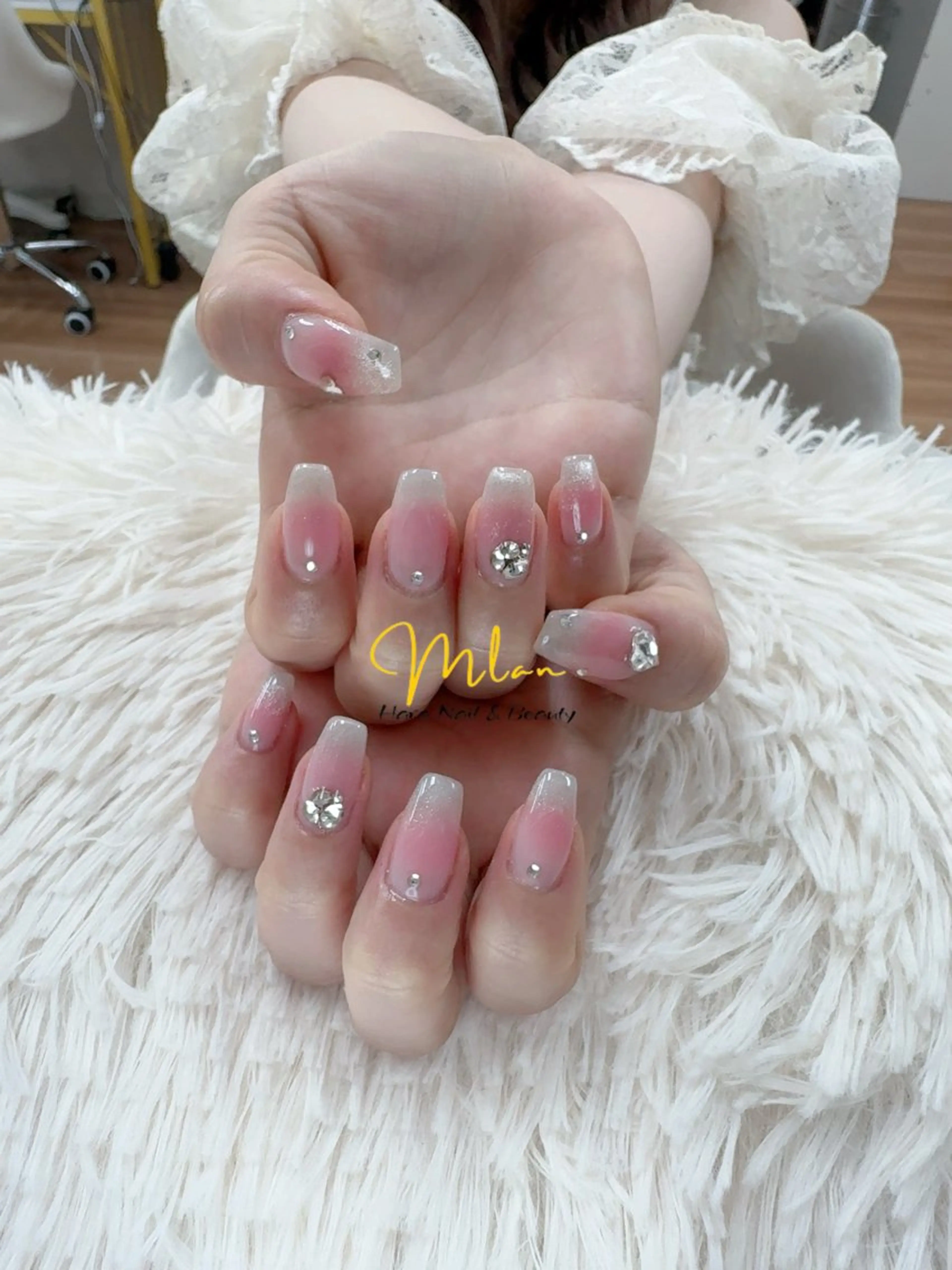 ネイル フットネイル フレンチネイル 韓国ネイル マグネットネイル ニュアンスネイル ハンドネイル Mlan Nailのネイルデザイン