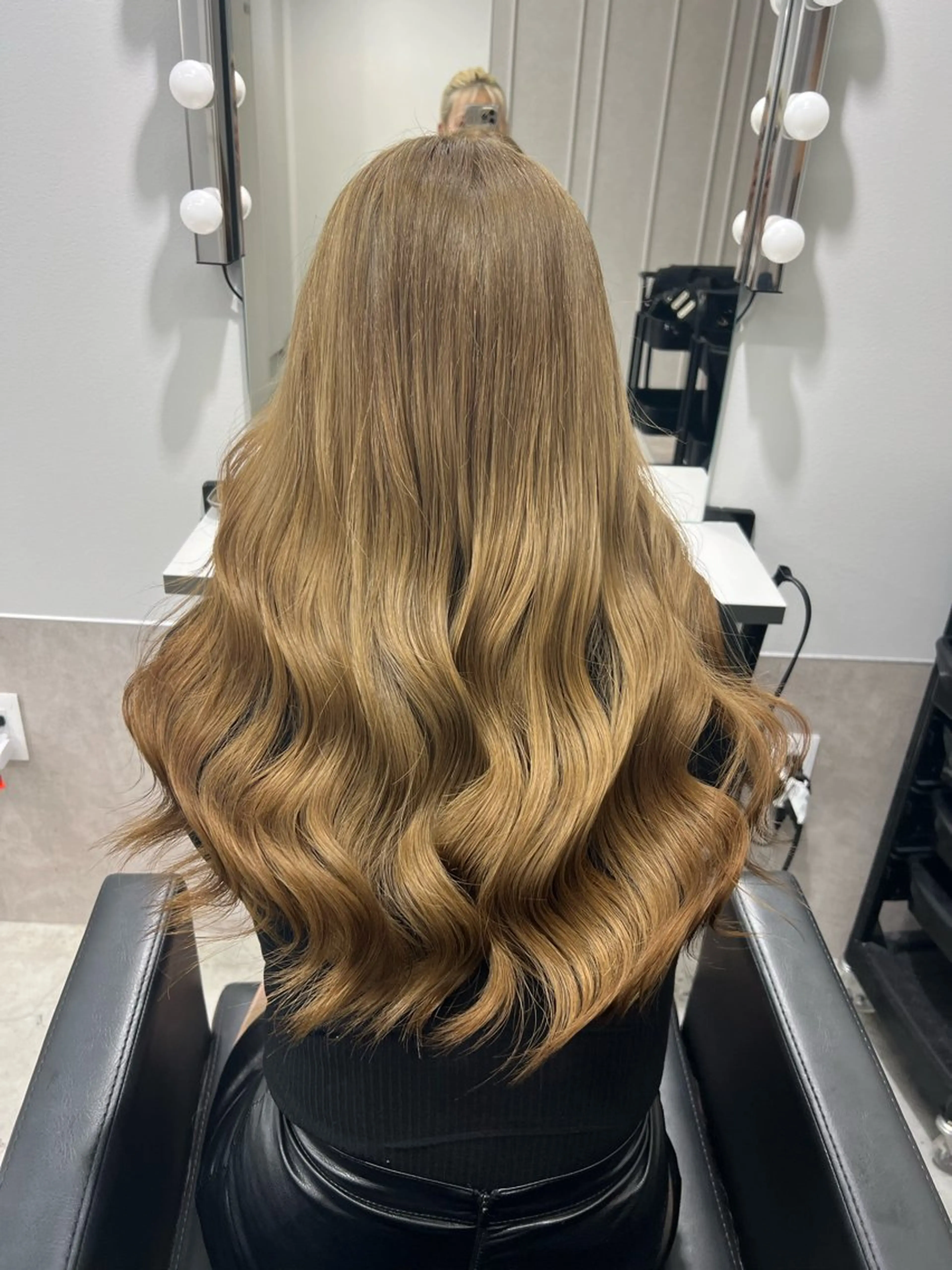 ロング maya レイヤーカットのヘアスタイル