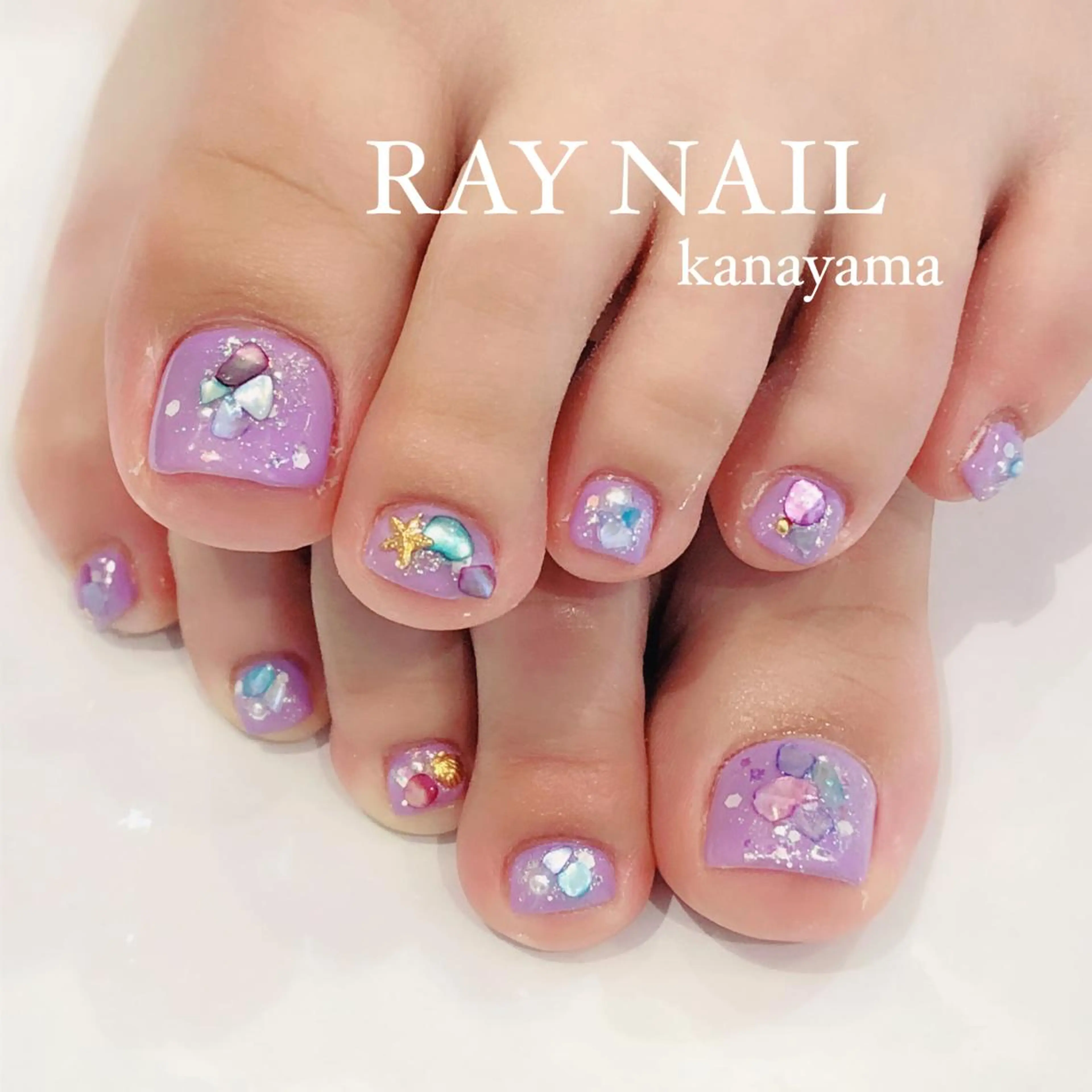 ネイル キラキラネイル パープル フットネイル Arowa 伊田のネイルデザイン