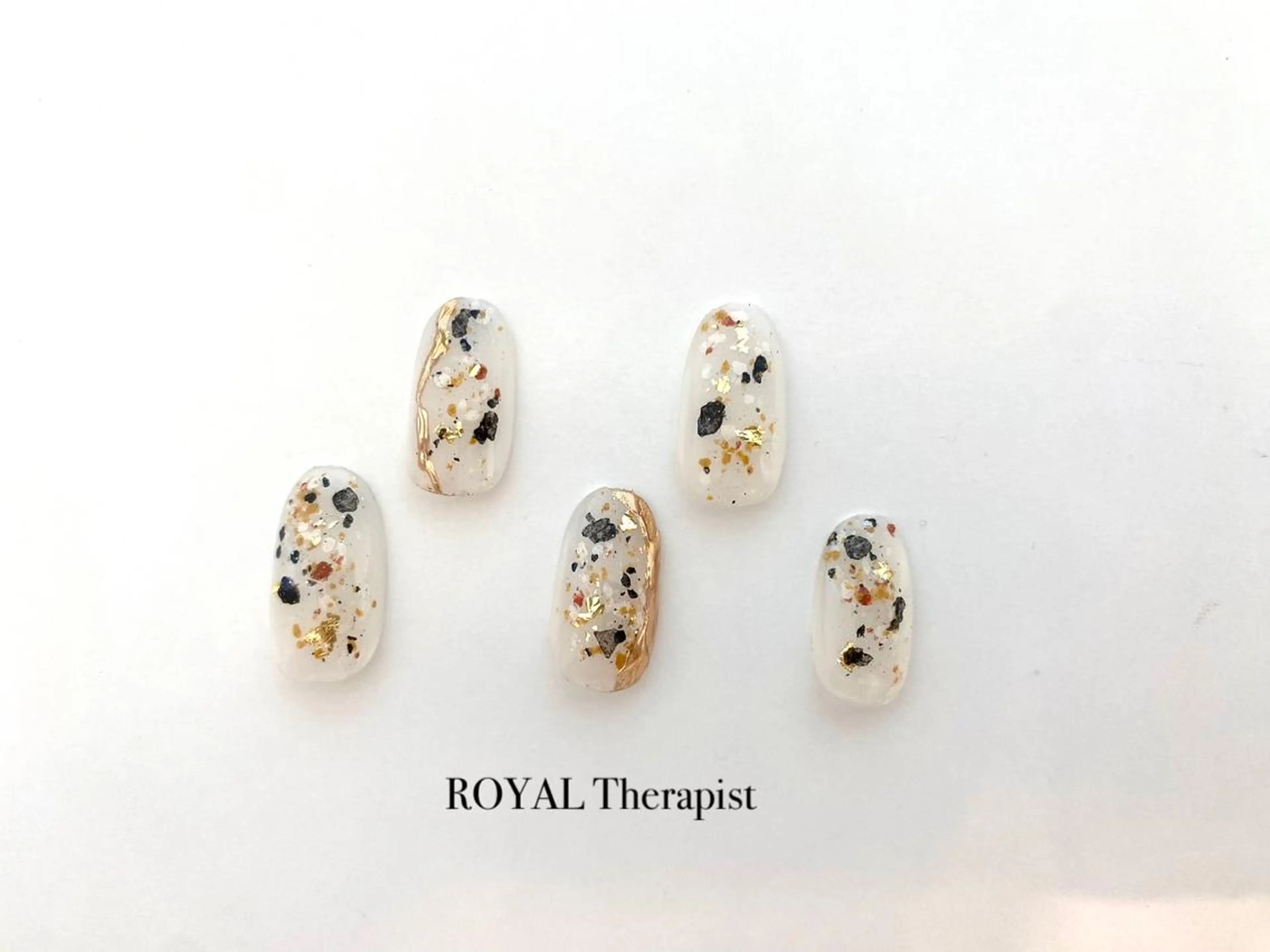 ネイル 【尾下】 ロイヤル•セラピストのネイルデザイン