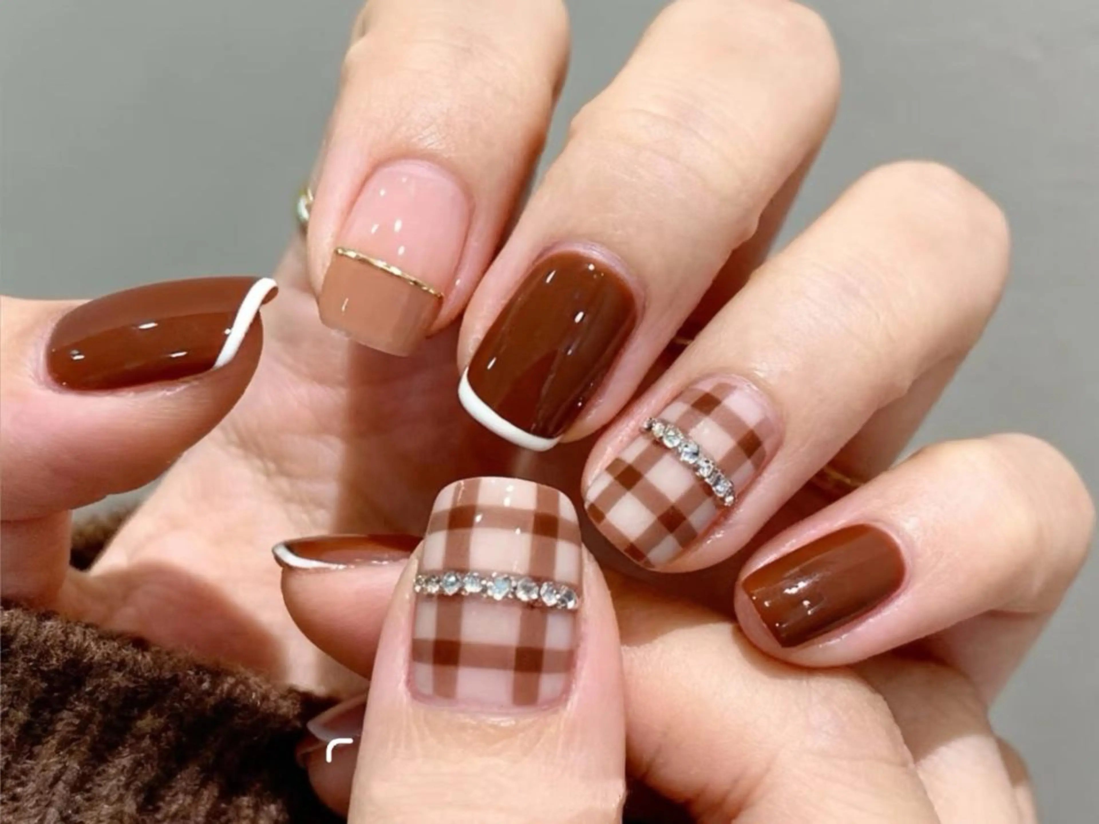 ネイル オーロラネイル チークネイル 長さ出し フットネイル フレンチネイル ハンドネイル ハンドケア lily nailのネイルデザイン