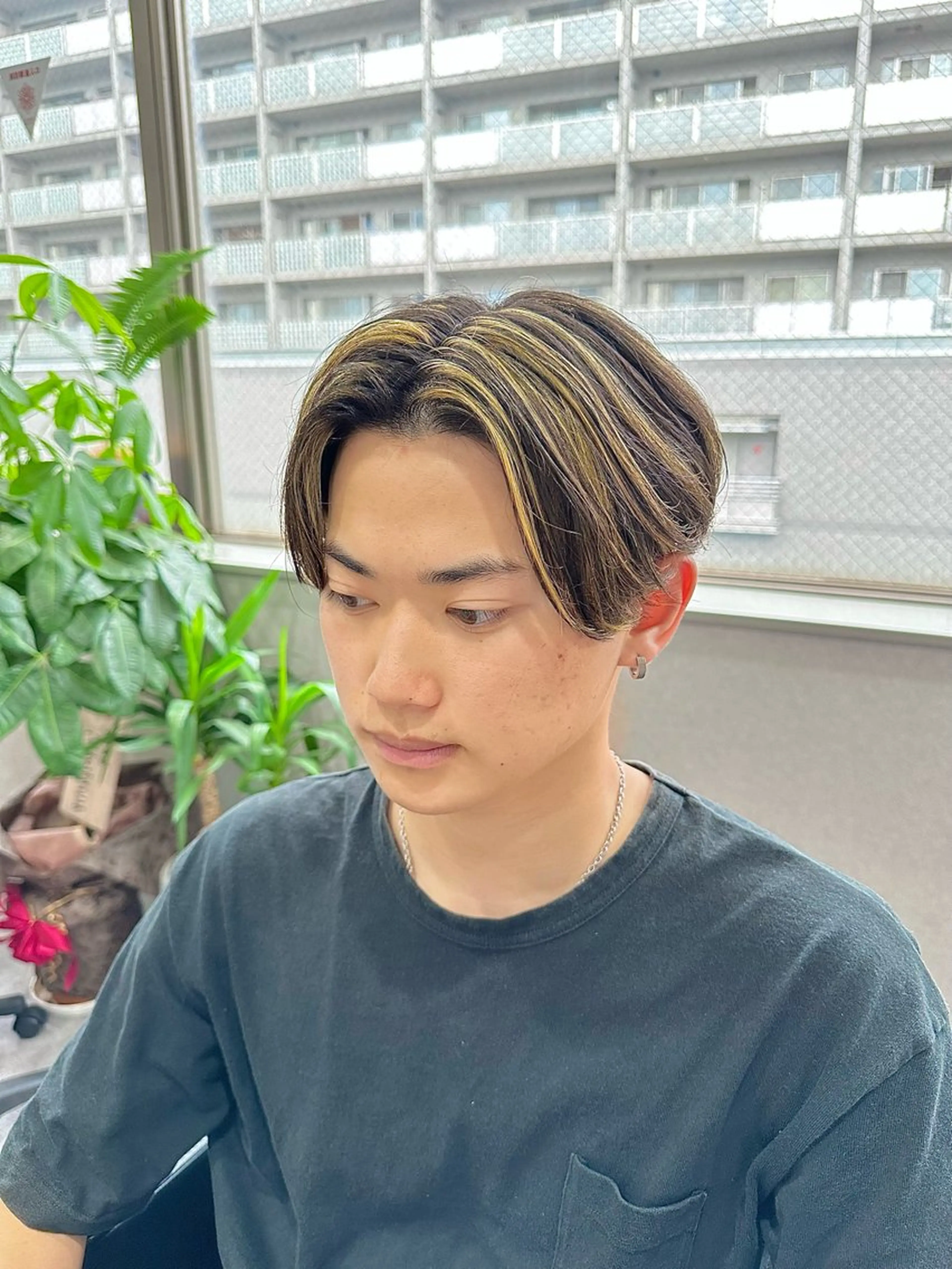 ミディアム カラー ヘアアレンジ メンズ センターパート メンズハイライト ハイライトカラー ハイライト ブリーチパーマ Coshoのヘアスタイル