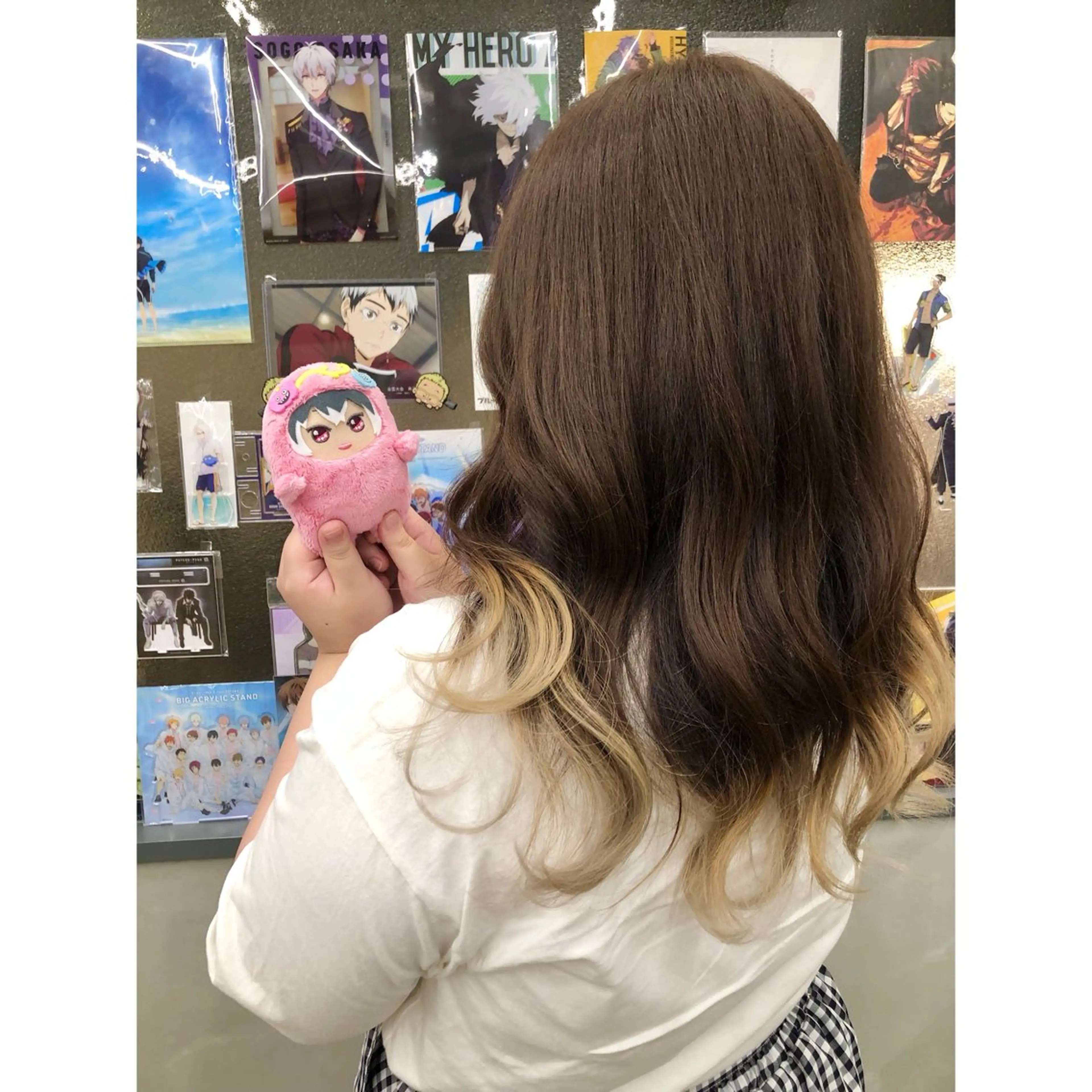 セミロング カラー ブリーチ 縮毛矯正 推しカラー✨ オタク美容師ユウカのヘアスタイル