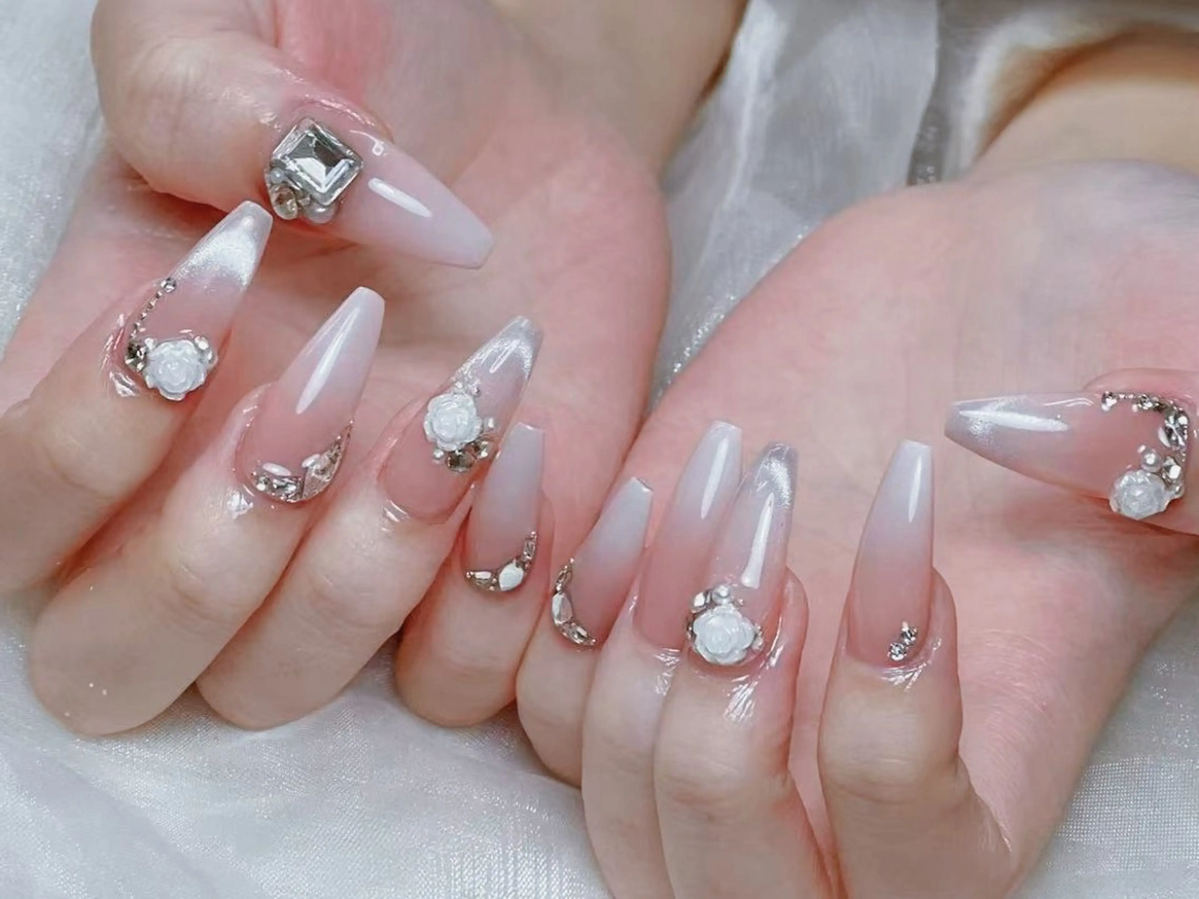 メンズ ネイル メンズ韓国風 アートネイル フレンチネイル ジェルネイル キラキラネイル ハンドネイル Bloom スカルプ専門店のネイルデザイン