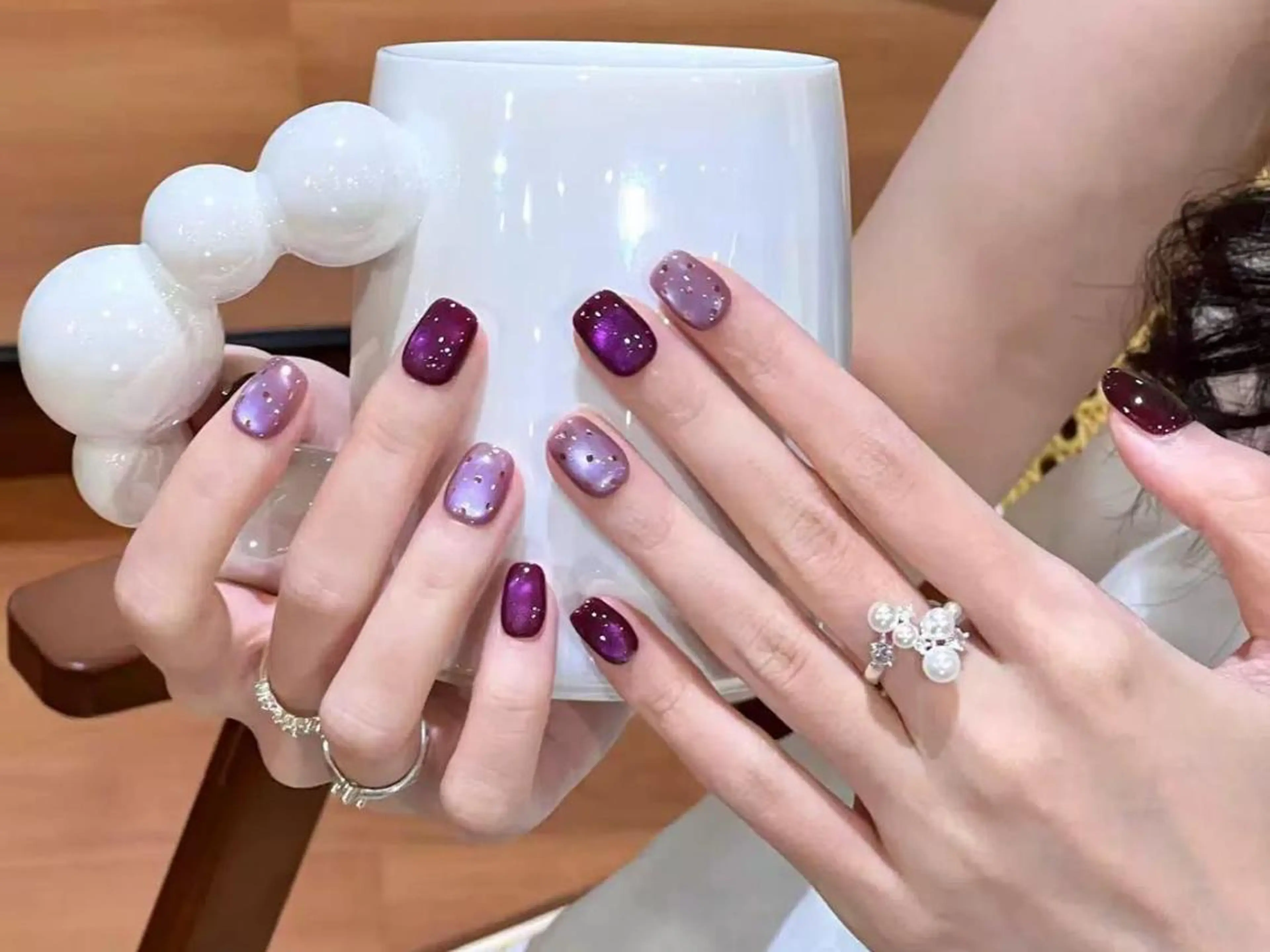 ネイル ジェルネイル ガーリー マグネットネイル ミディアムネイル ワンカラーネイル ハンドネイル ハンドケア Feinn Ink💕のネイルデザイン