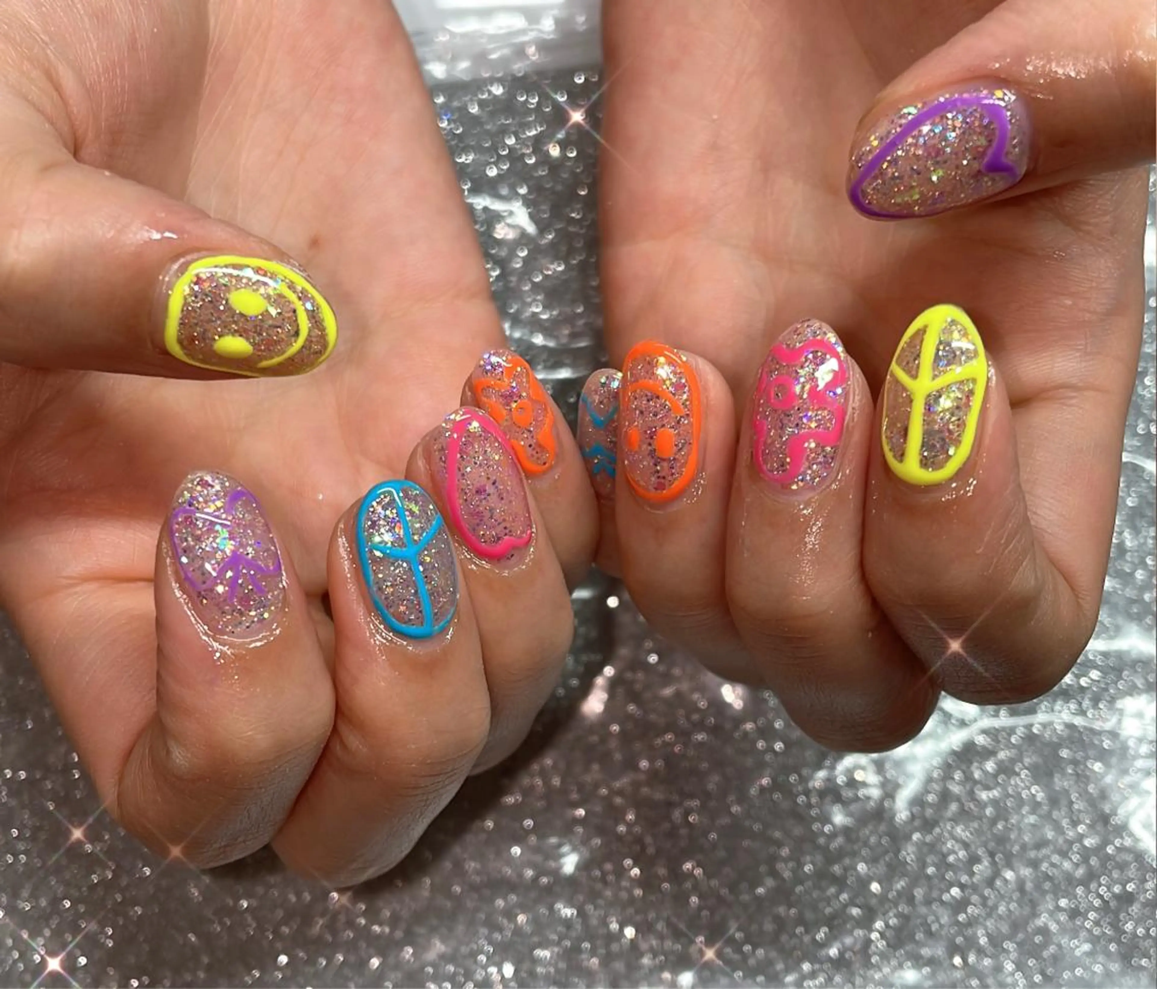 ネイル VIERU 🌈🎀💖のネイルデザイン