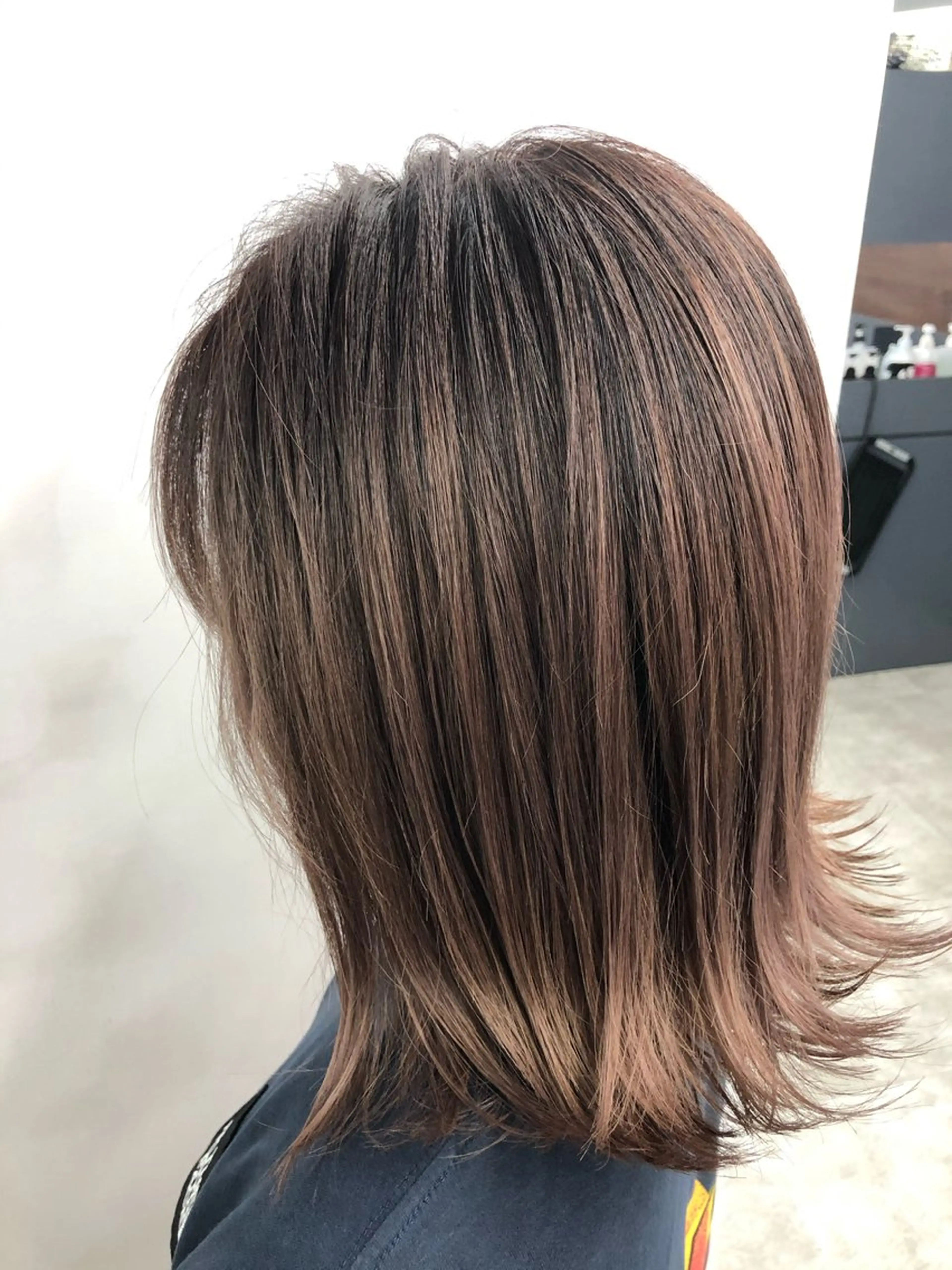 セミロング 切りっぱなしボブ ボブ 顔まわりレイヤー 顔周りカット ハイライト ヘアカラー トリートメント 🌟髪質改善ケアカラ ー美髪縮毛矯正y🌟のヘアスタイル