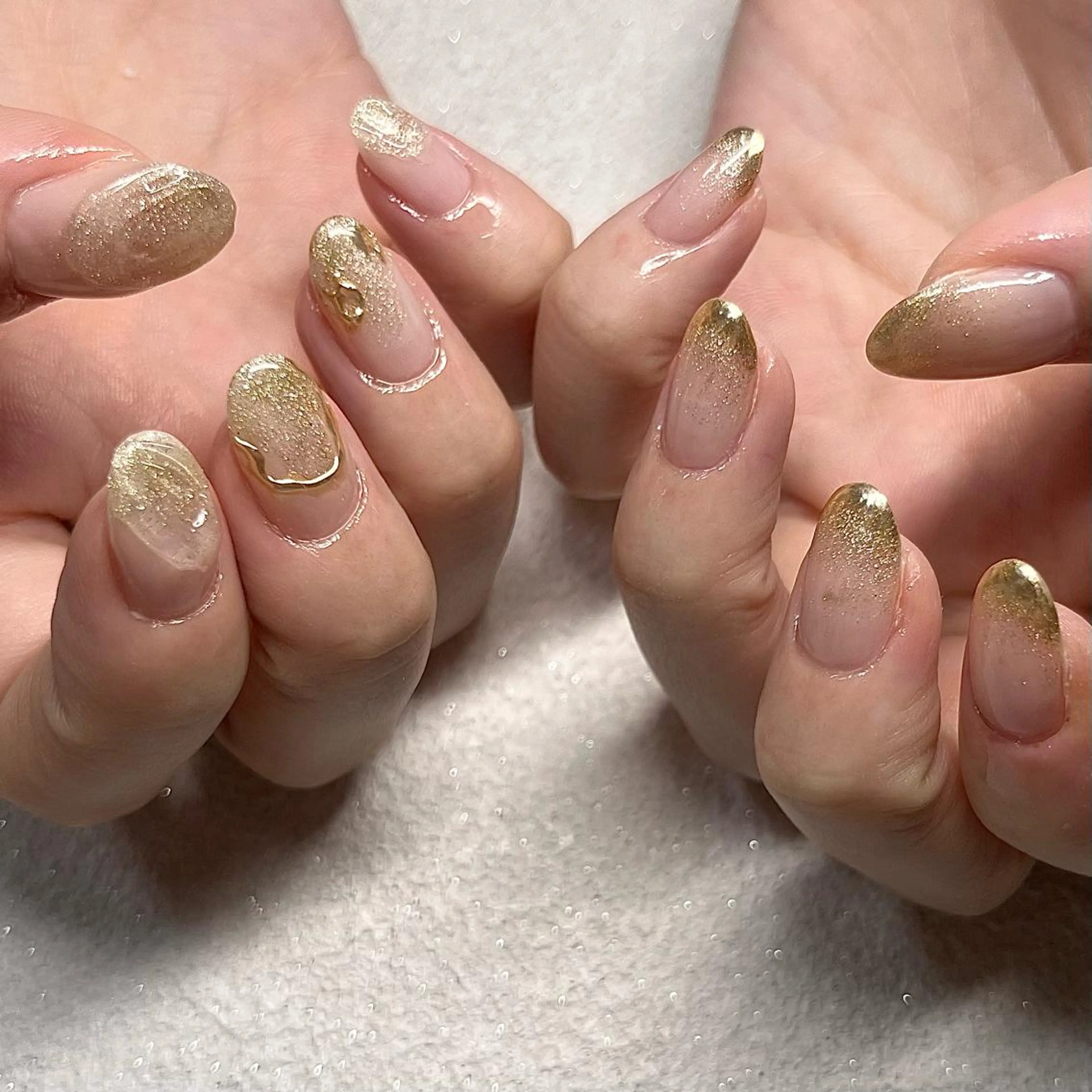 ネイル アートネイル ジェルネイル ゴールド グラデーション ラメ(グリッター) le'a moe KONAMIのネイルデザイン