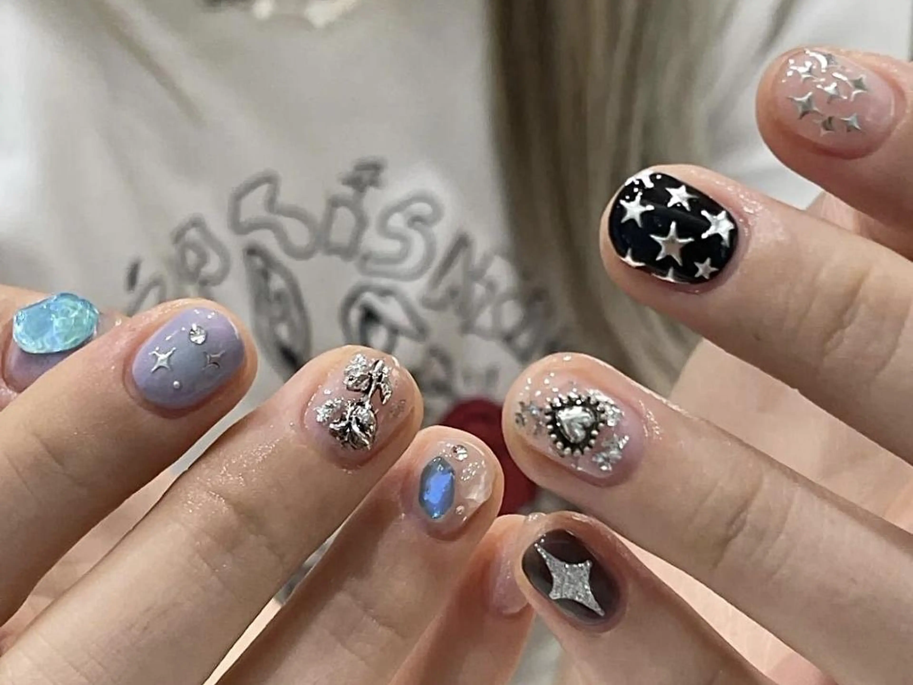 ネイル ハンドネイル 🤎mini 🤍可愛らしいネイルのネイルデザイン