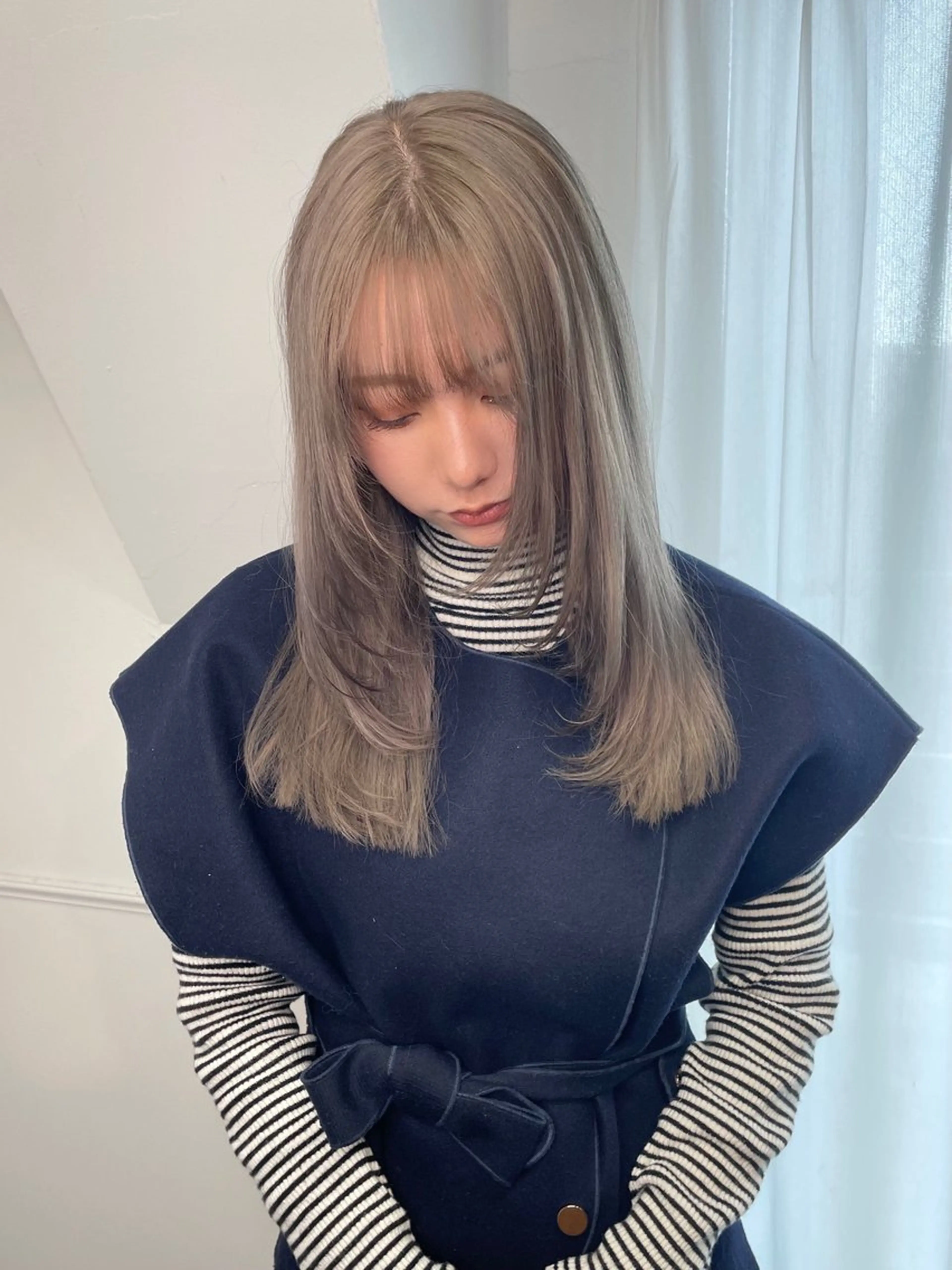 セミロング カラー ヘアアレンジ ベージュカラー ブリーチ ダブルカラー グレージュ ミルクティーベージュ カット ヘアカラー トリートメント maoブリーチ無し 似合わせカラーのヘアスタイル