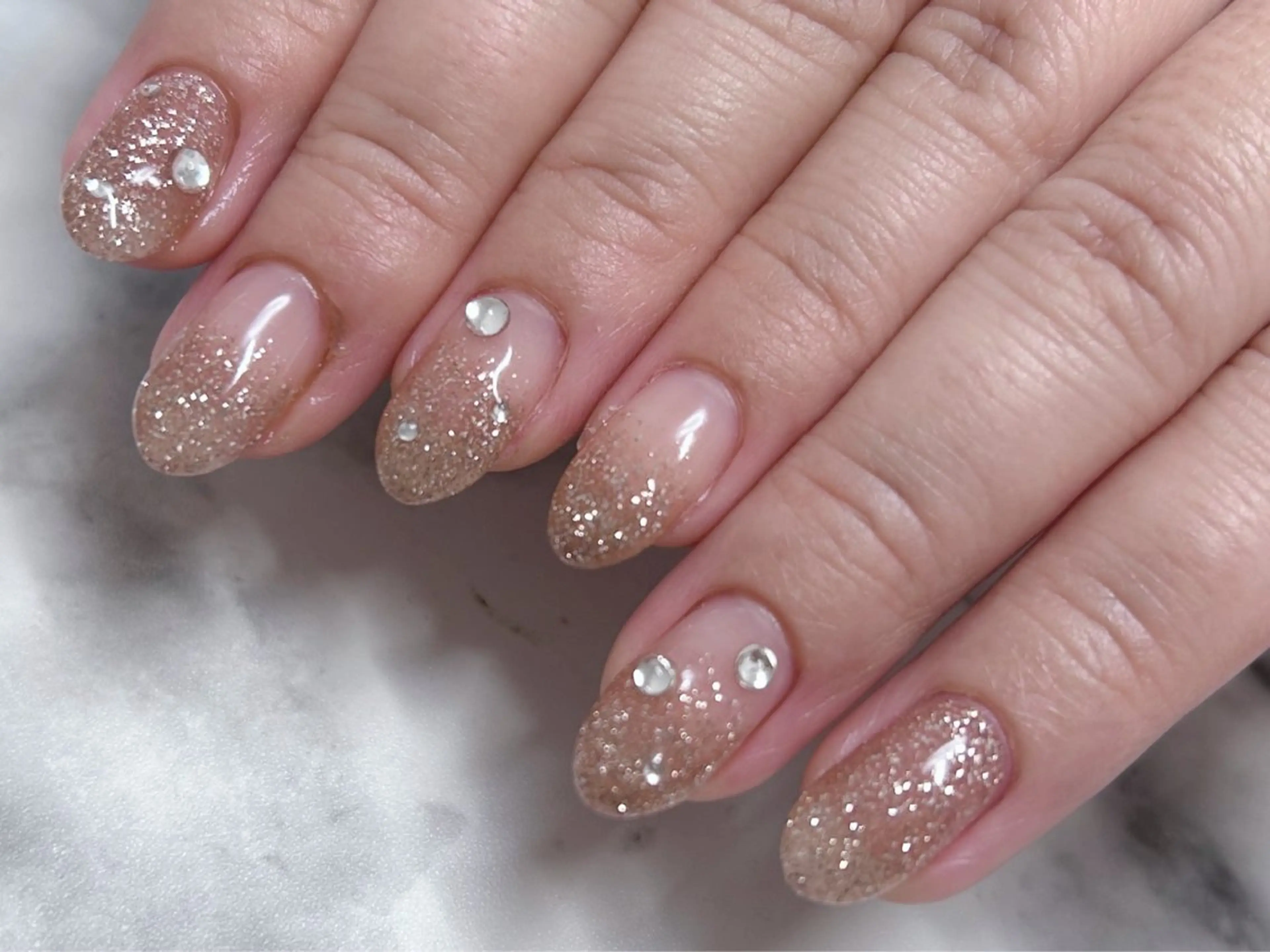 ネイル ゴールド ラメ(グリッター) ハンドネイル ネイルサロン KURIKINDIのネイルデザイン