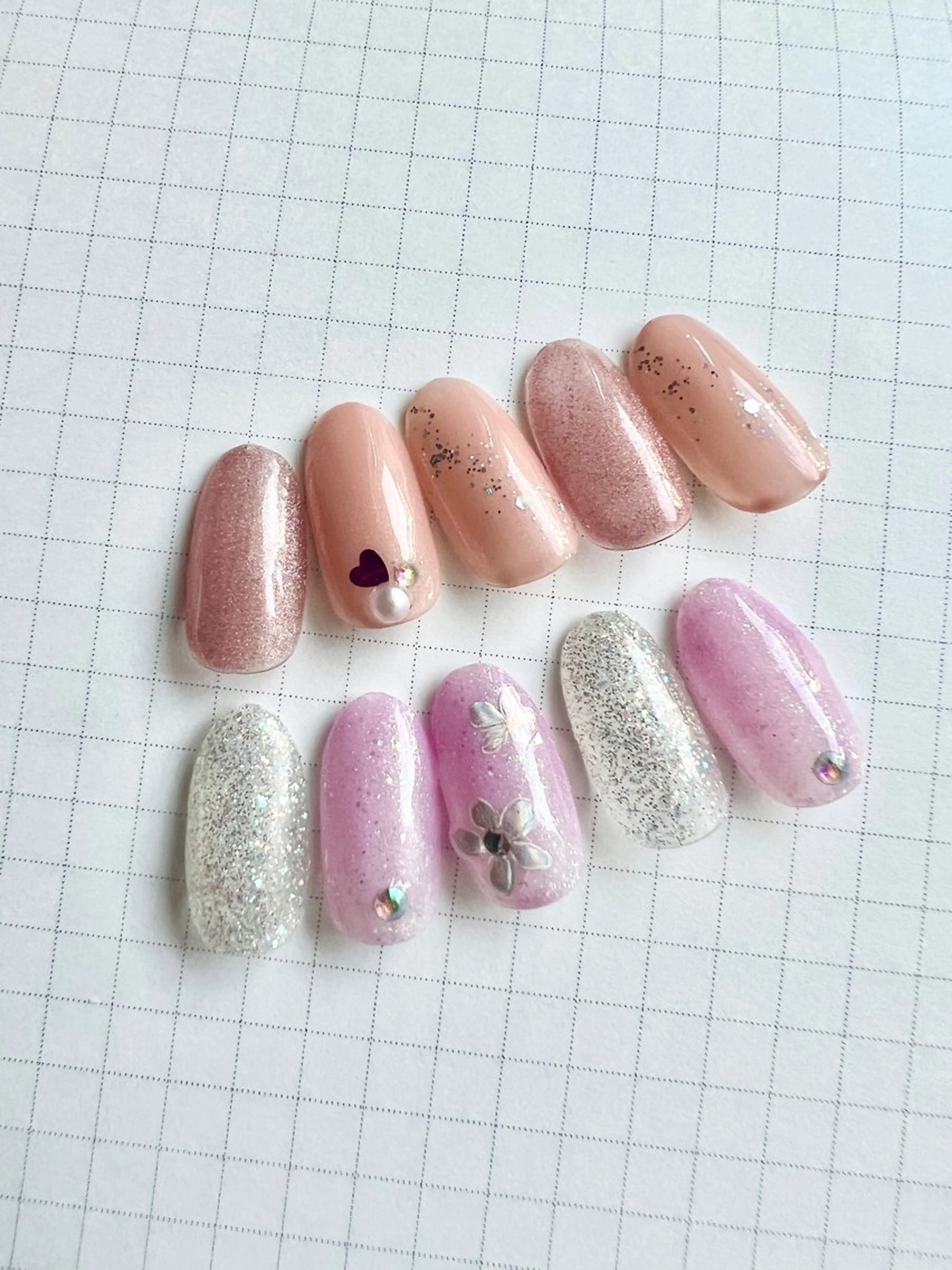 ネイル キャンアイドレッシー六本木店所属・MIKA／耳ツボ ／マグネットネイルのネイルデザイン