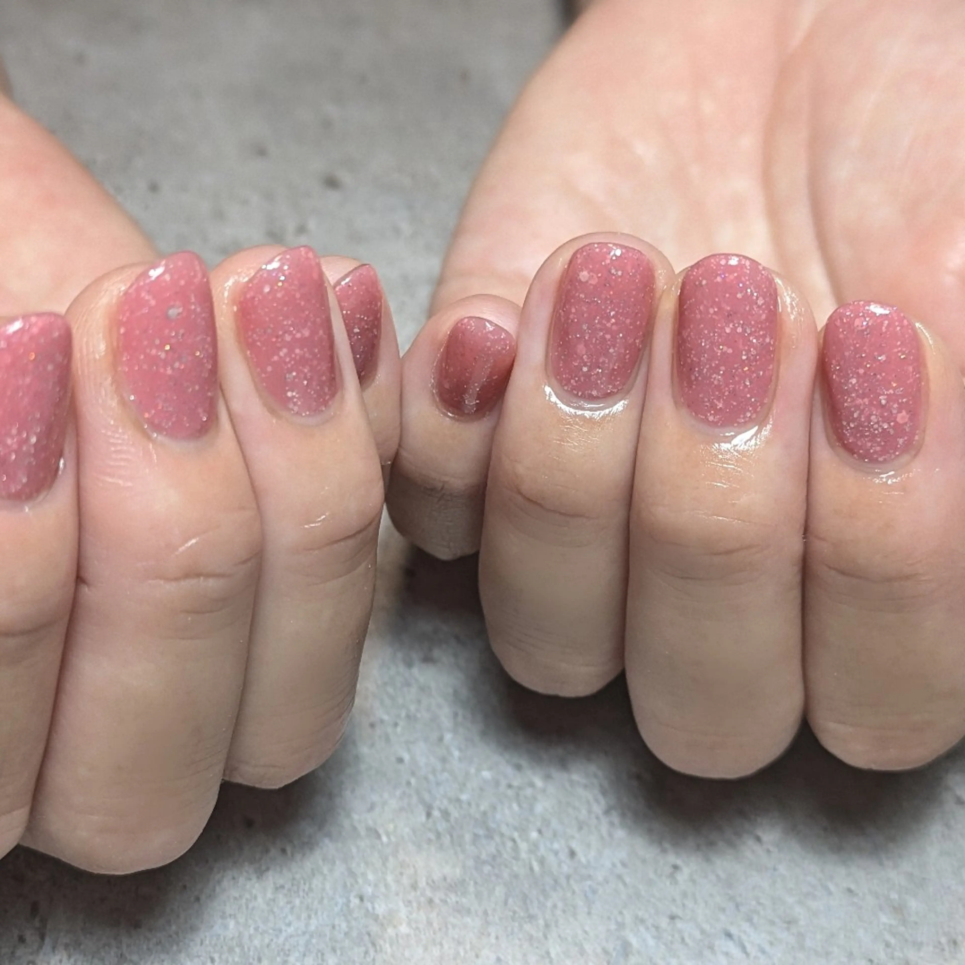 ネイル ラメ(グリッター) ピンク シンプルネイル 夏ネイル ハンドネイル MASH UP ROOM のネイルデザイン