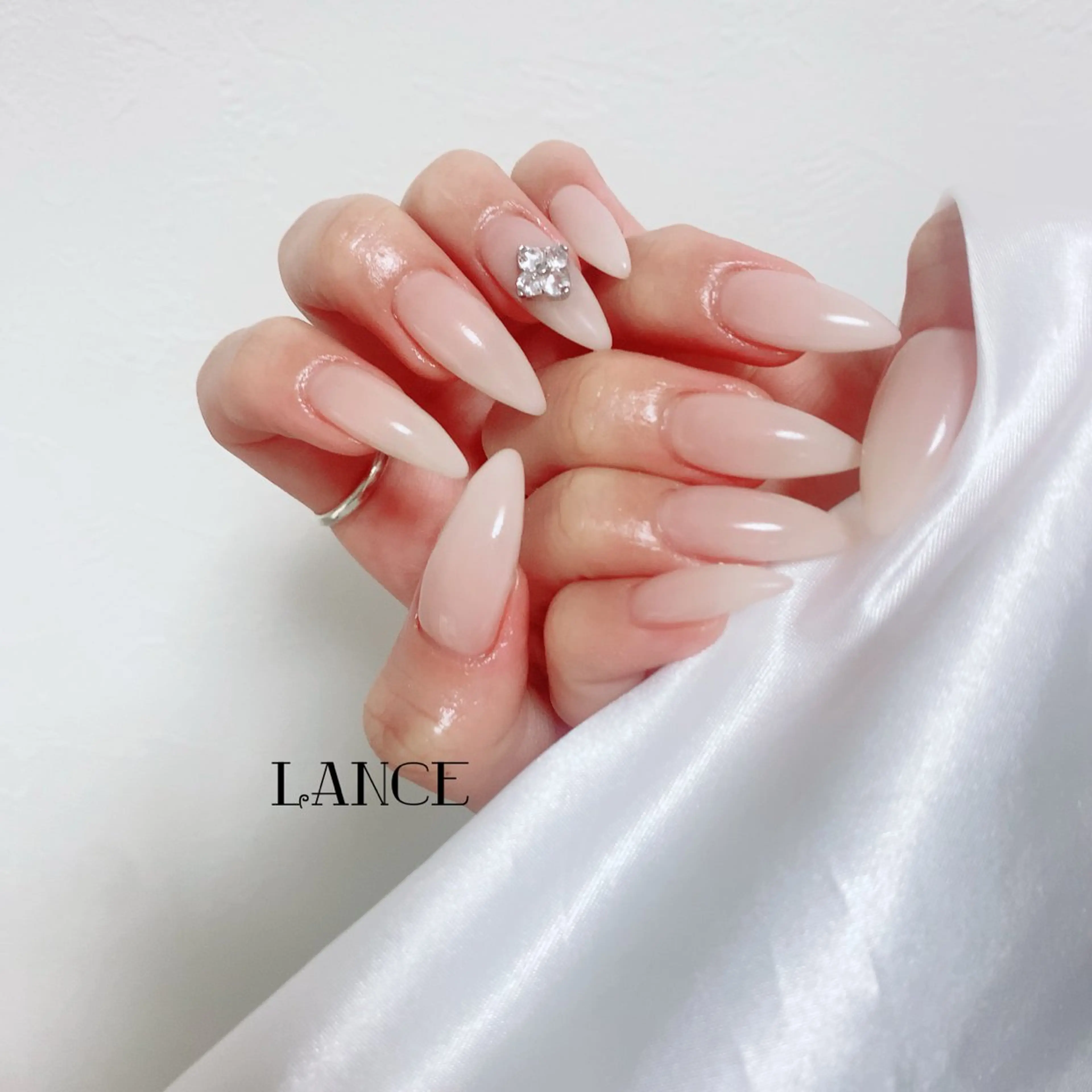 ネイル オーロラネイル フレンチネイル キラキラネイル ニュアンスネイル ピンク ハンドネイル Lance nailのネイルデザイン