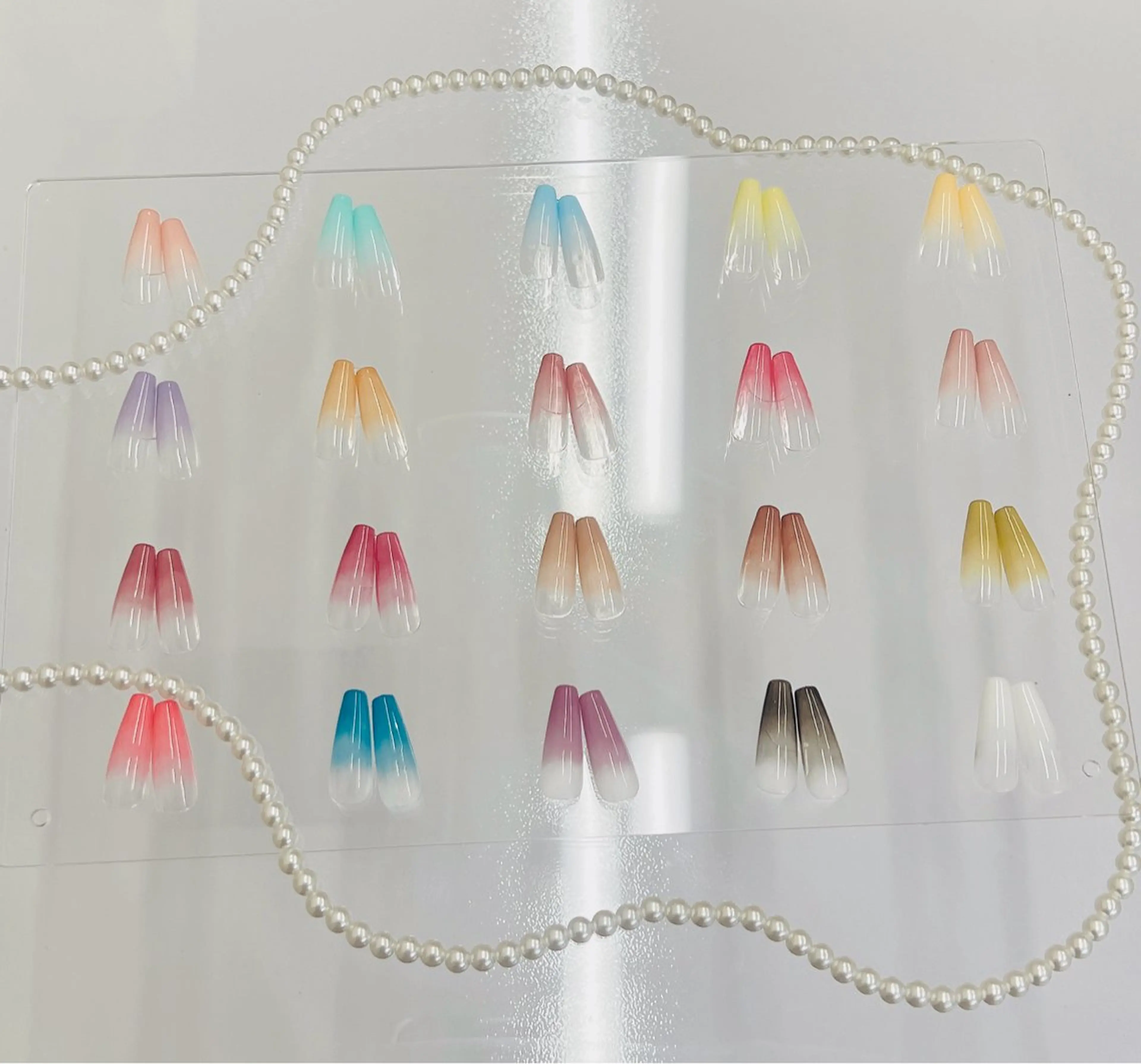 ネイル グラデーション ハンドネイル bijou nails所属・bijou nails　蓮のネイルデザイン