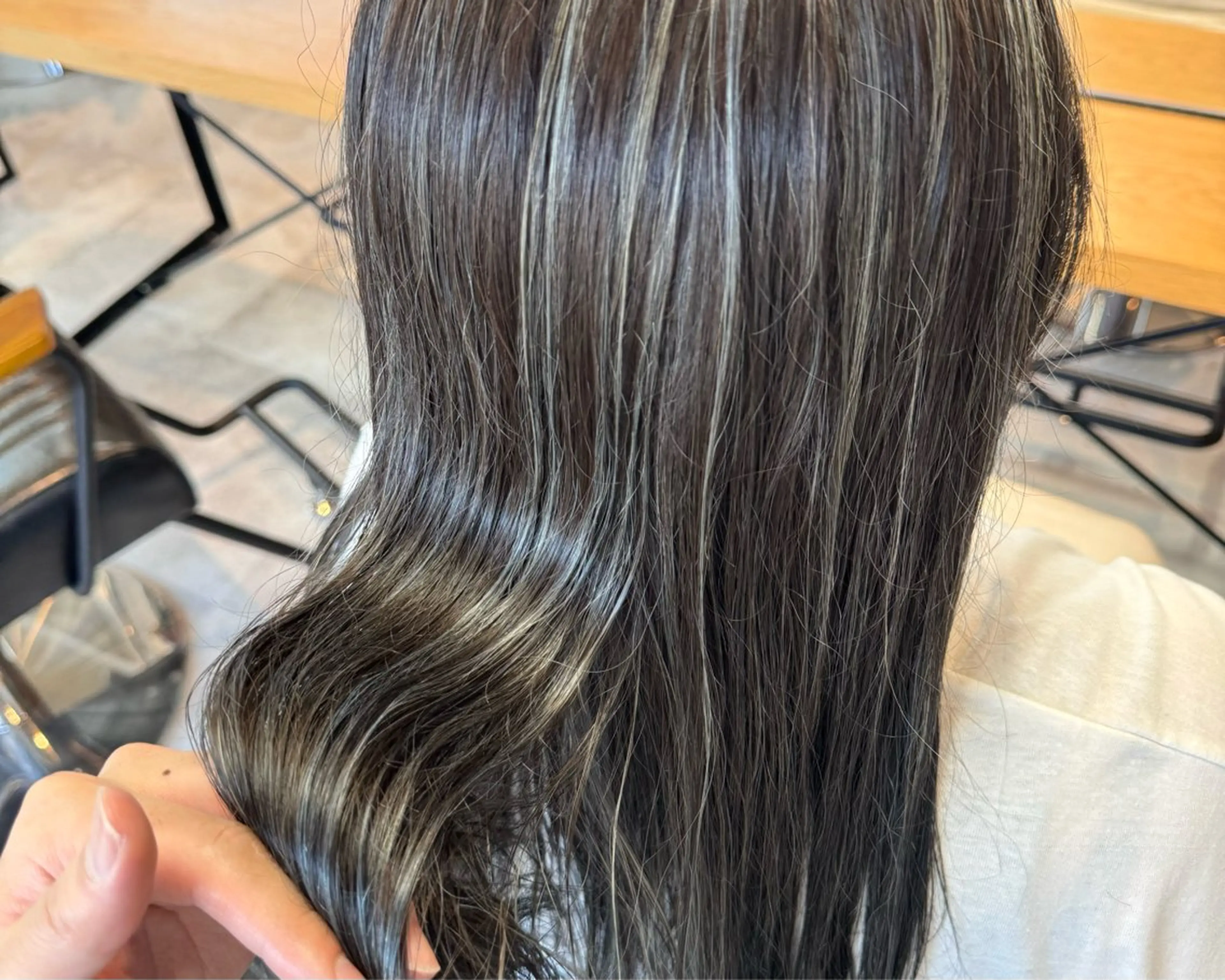 ロング カット ヘアカラー 透け感/ハイトーン/ レイヤー/小山田のヘアスタイル