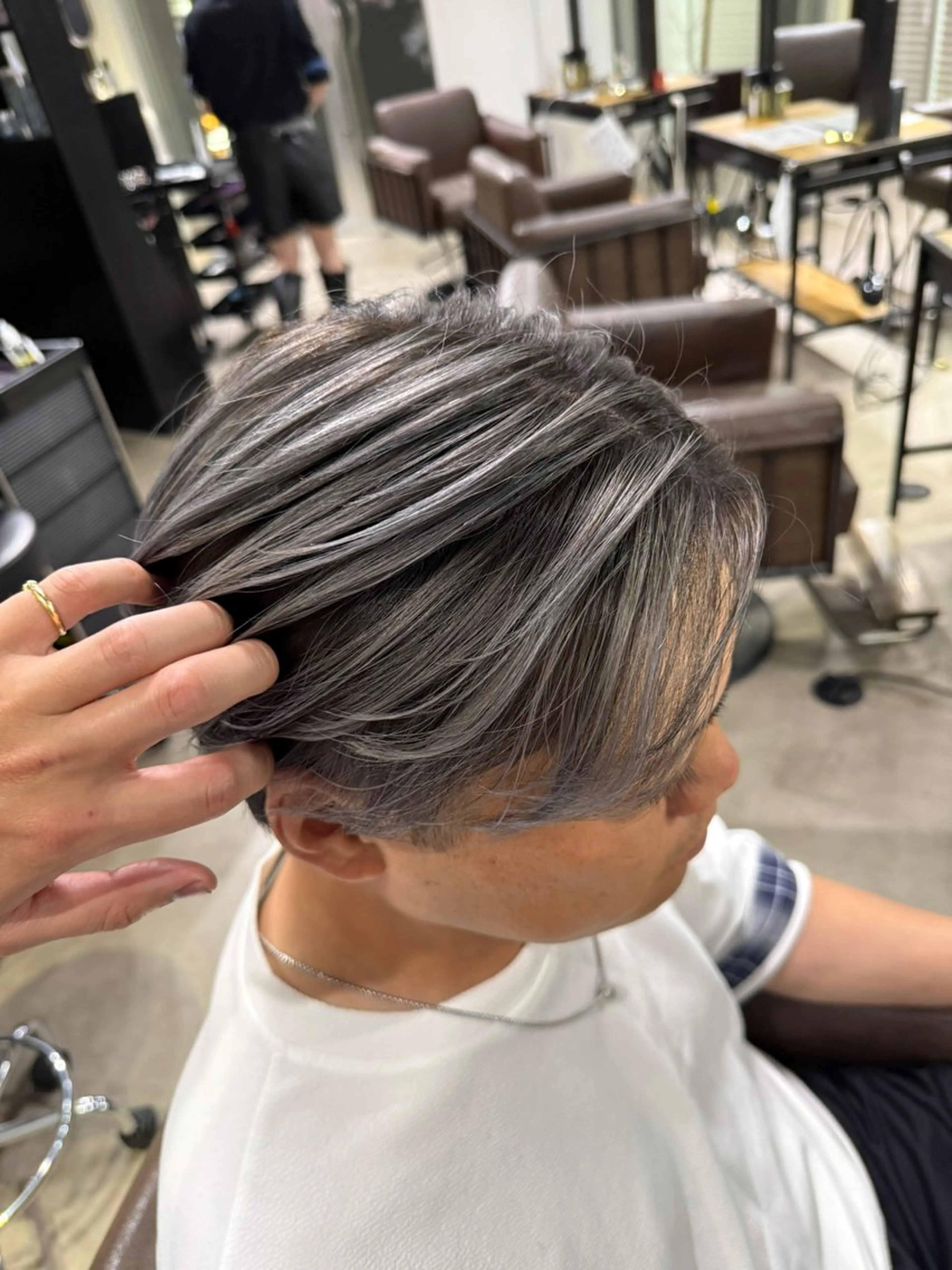 ショート レイヤーカット 山影✨バレイヤージュ ハイライト✨メンズ◎のヘアスタイル