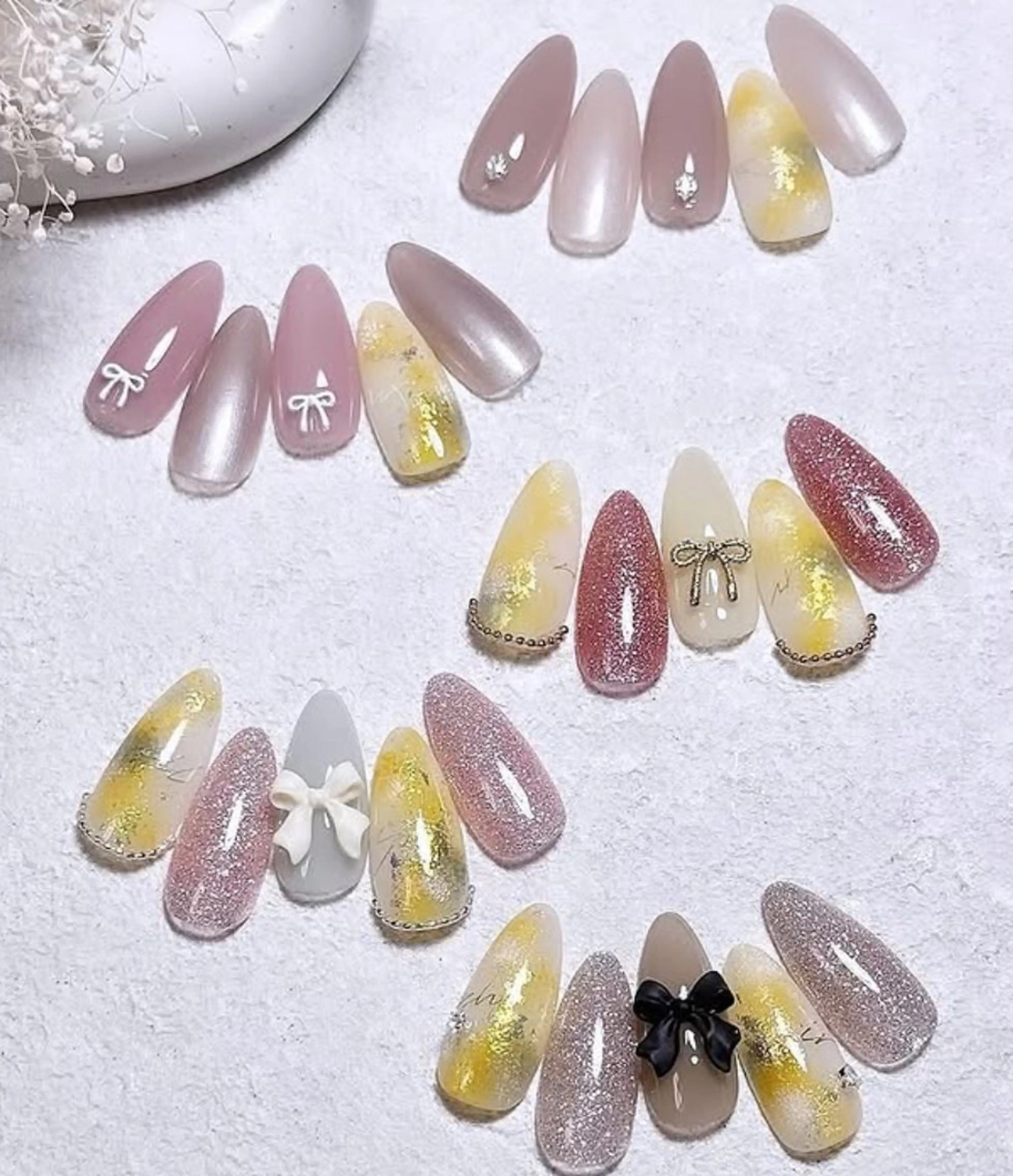 ネイル アートネイル フラワーネイル 春ネイル 黄色 ハンドネイル Roger 舞のネイルデザイン