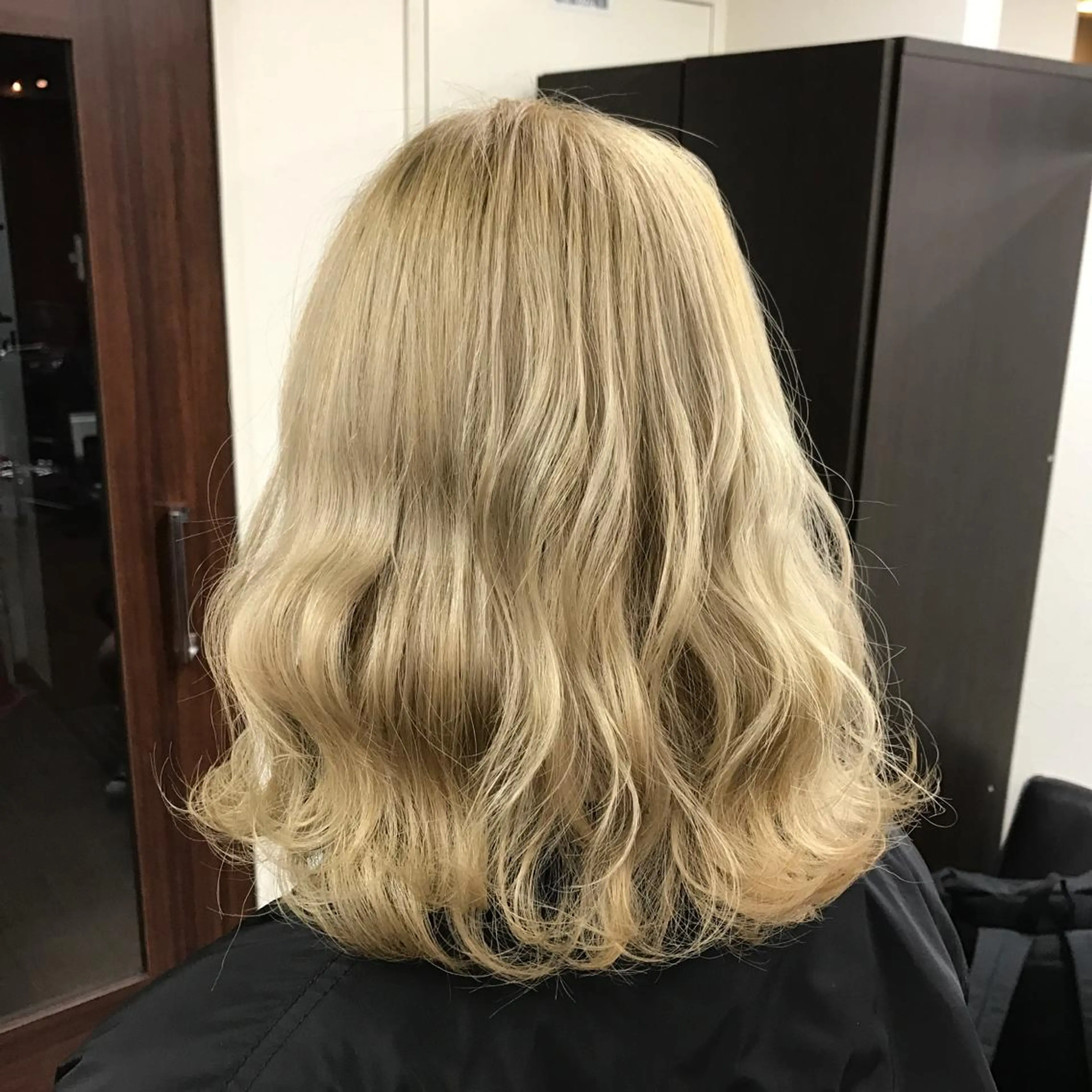 セミロング カラー SHIN/レイヤー カット×クロスパーマのヘアスタイル