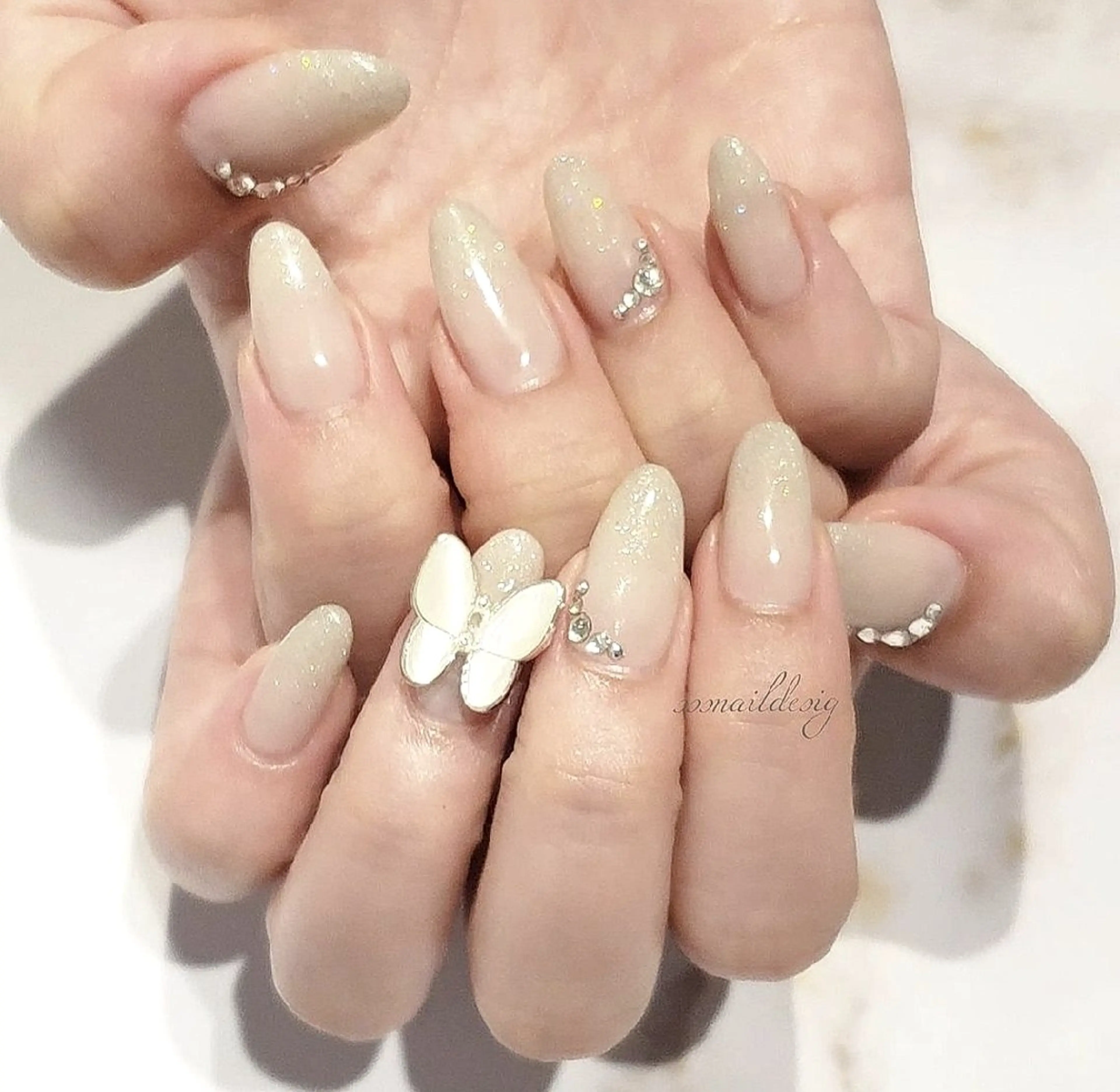 ネイル グラデーション キラキラネイル ラメ(グリッター) ラメグラデーション ハンドネイル 塩見 聖子のネイルデザイン