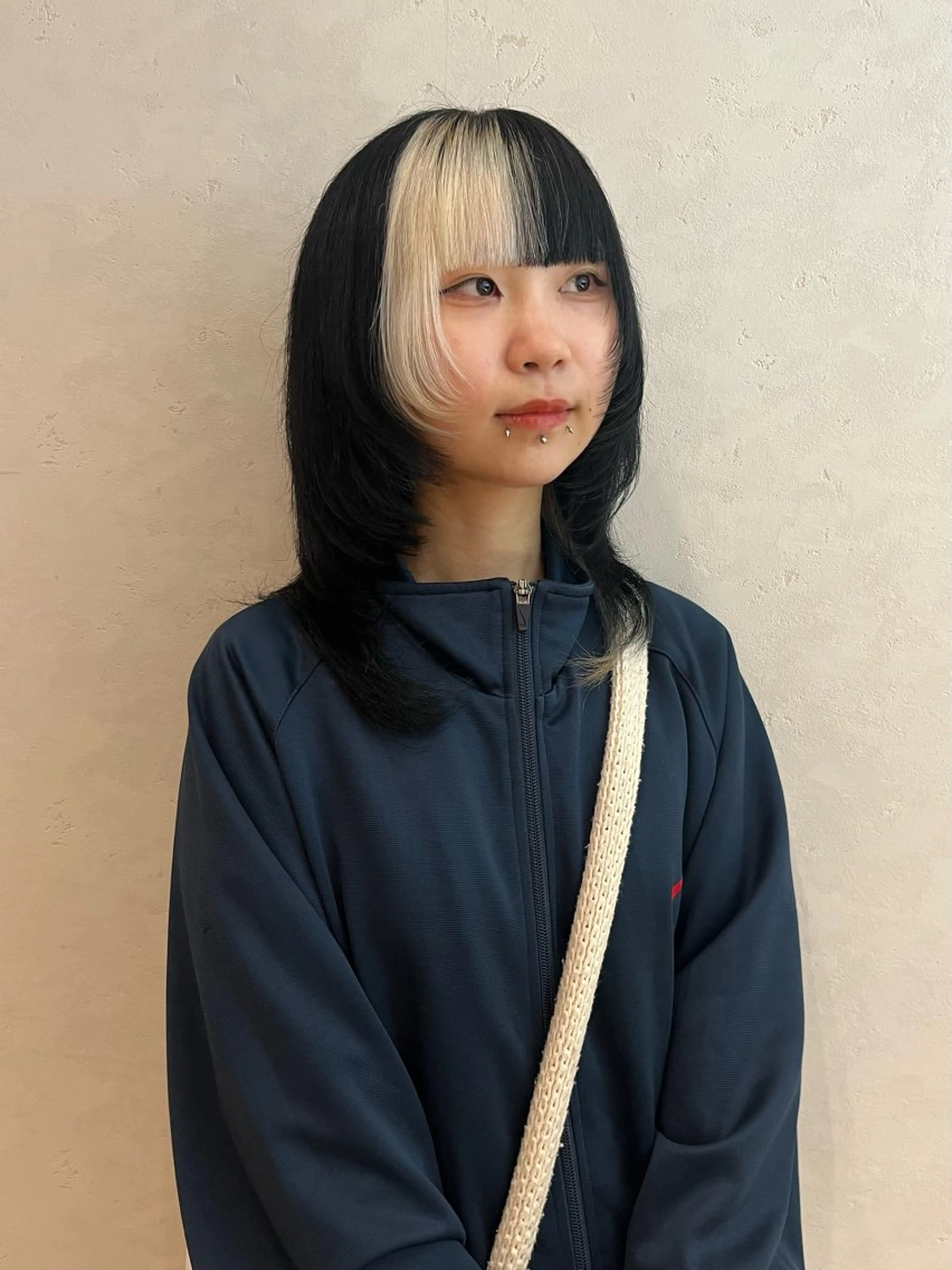 セミロング カット ヘアカラー ☀️コミヤマミユ☀️ /パーマ/ハイトーンのヘアスタイル