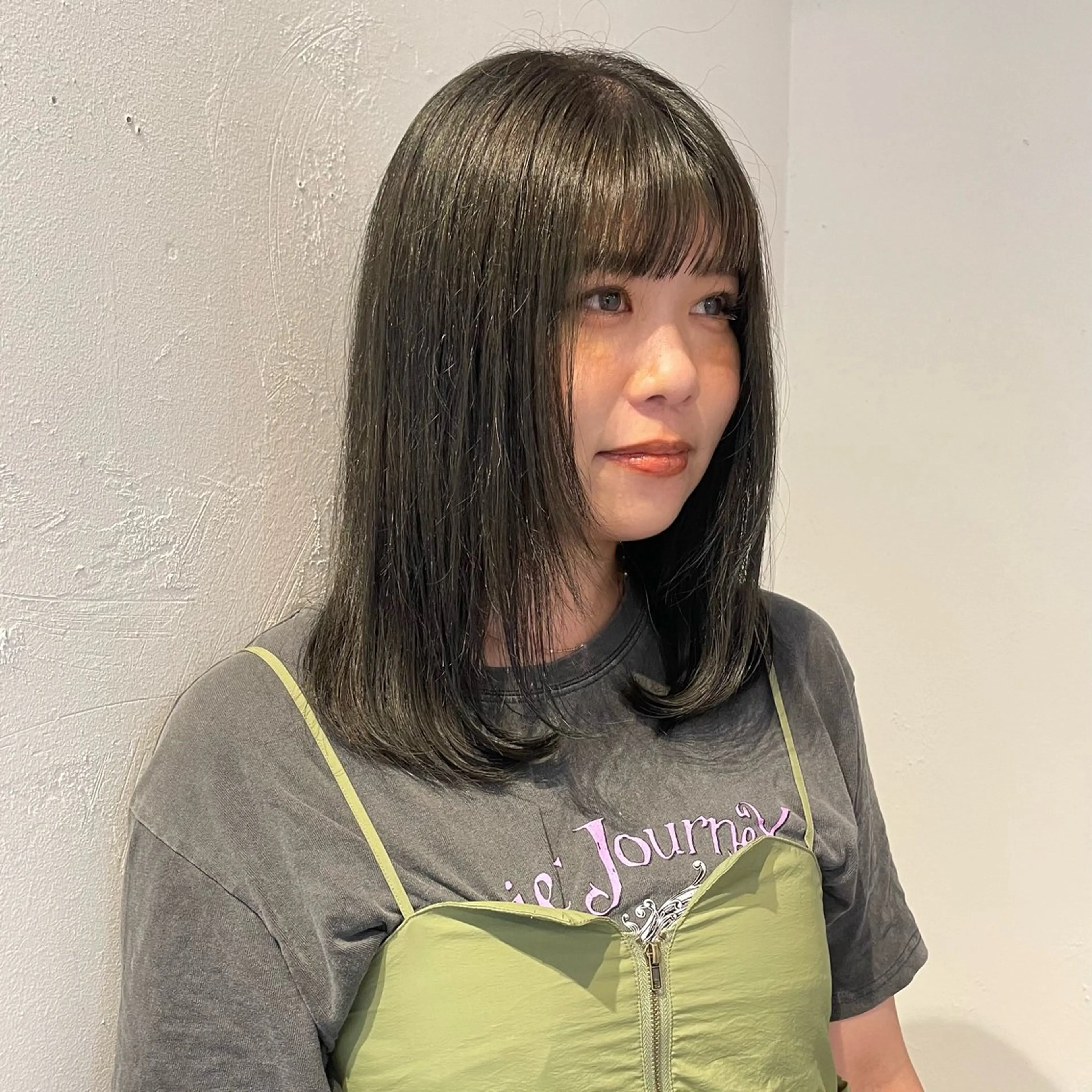 セミロング カラー ヘアカラー トリートメント mina / 透明感ベージュカラーのヘアスタイル