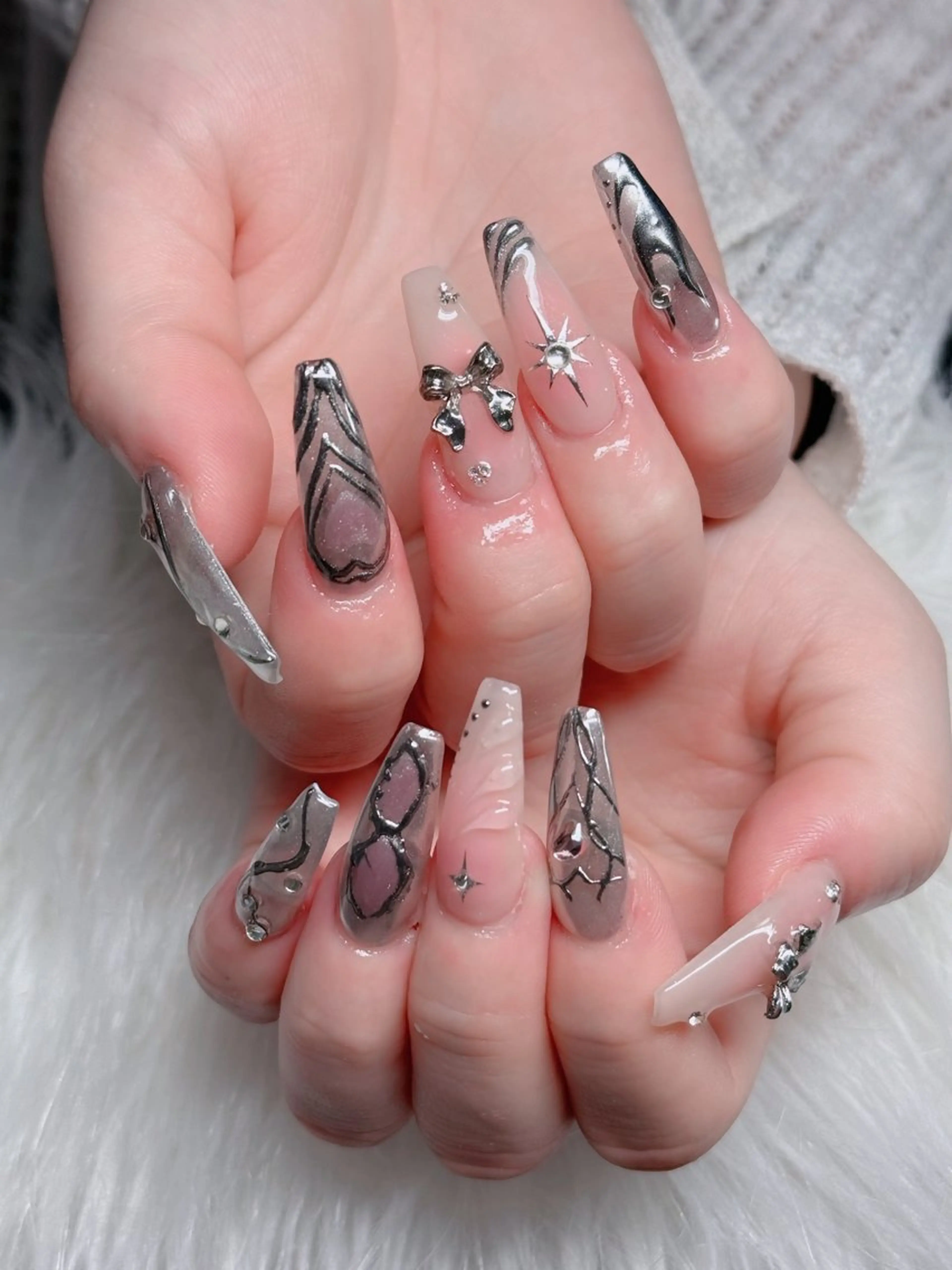 ネイル オーロラネイル フレンチネイル ジェルネイル ハロウィン キラキラネイル H.baby Nail Salonのネイルデザイン