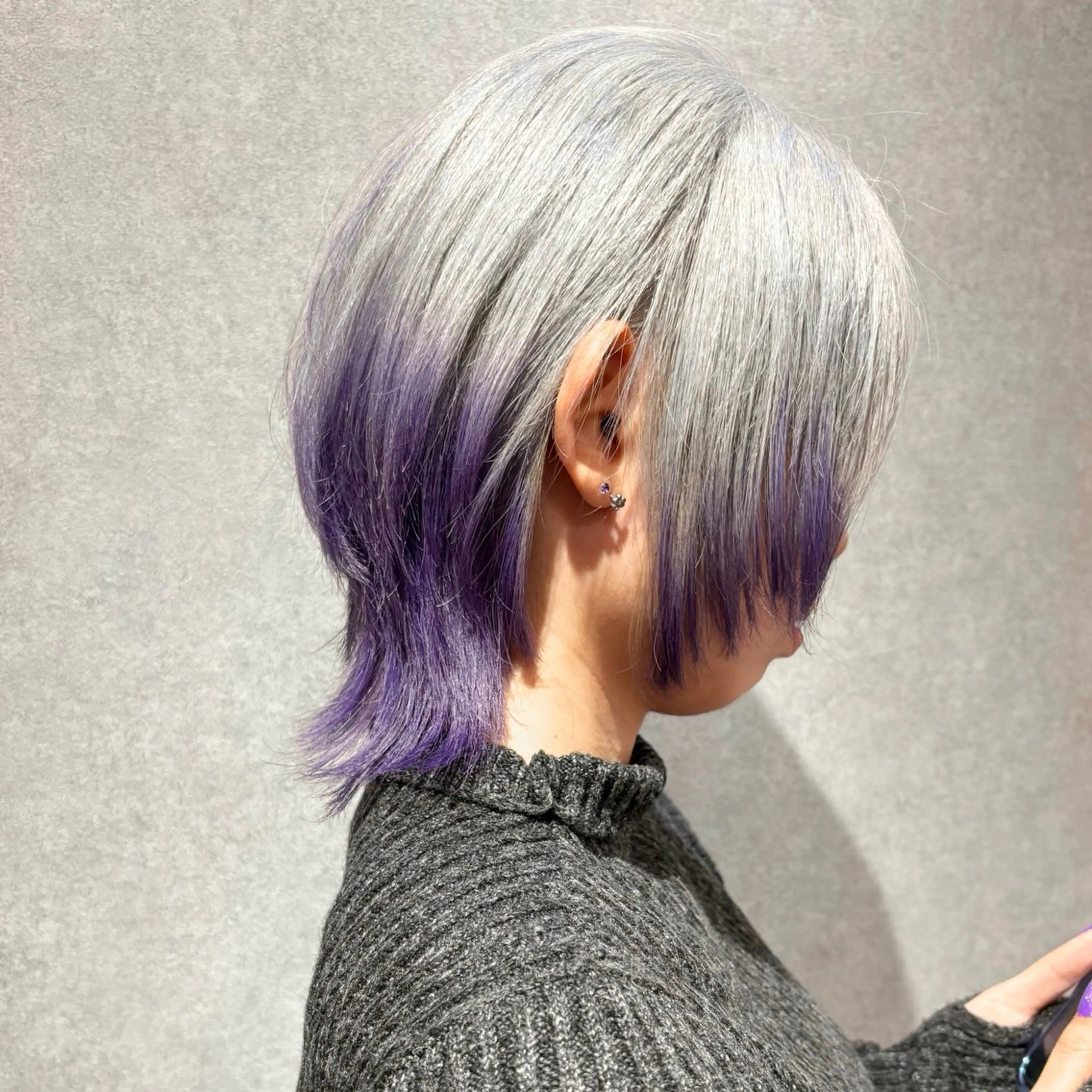 ミディアム パープルカラー ウルフカット カット ヘアカラー ウルフ/レイヤー/ ブリーチ/牧原歩夢のヘアスタイル