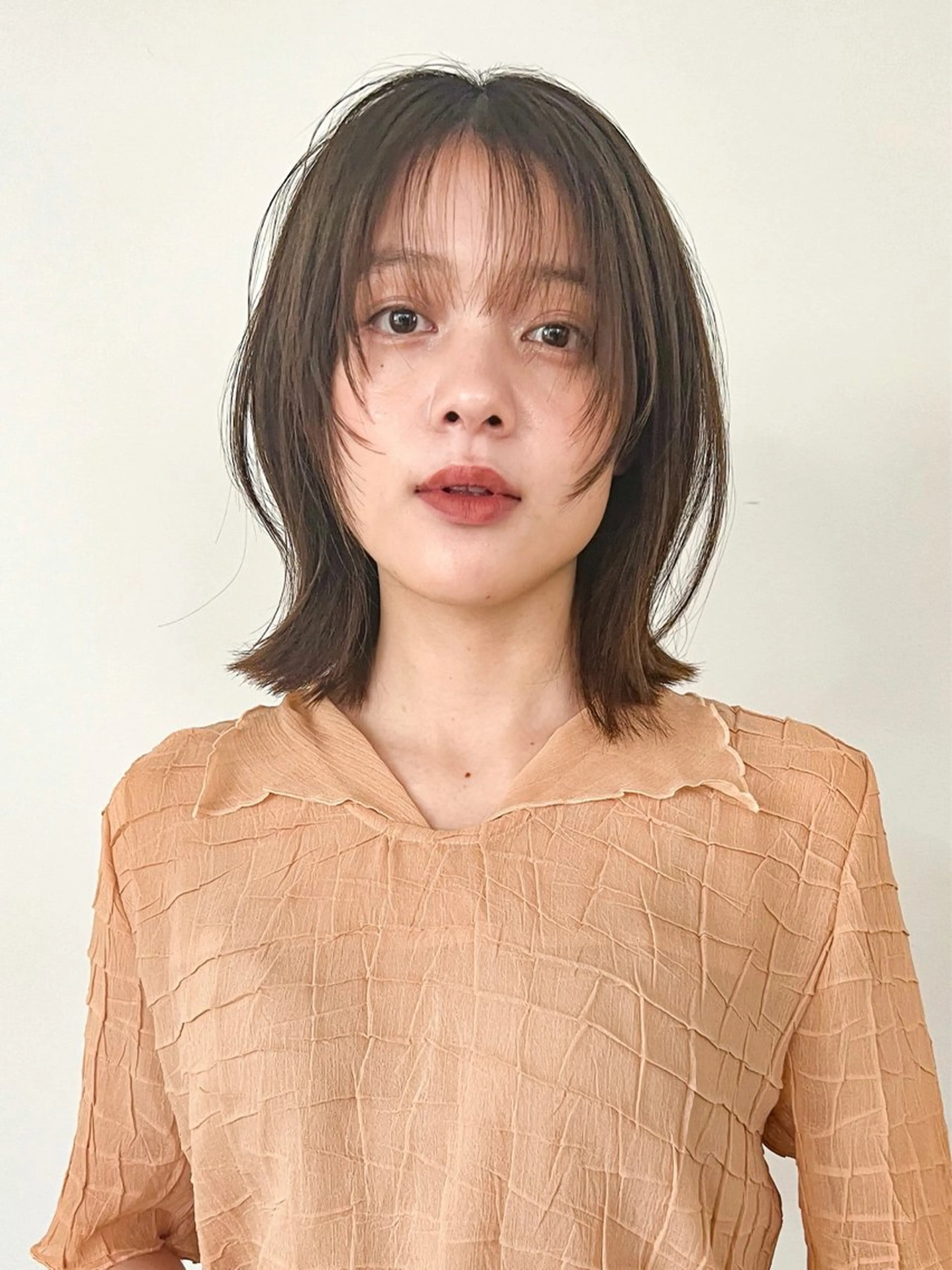 ミディアム カラー ベージュカラー オリーブベージュ 顔周りカット レイヤーカット カット ヘアカラー トリートメント 顔周りレイヤー🌈 透明感カラ⭐️RENのヘアスタイル