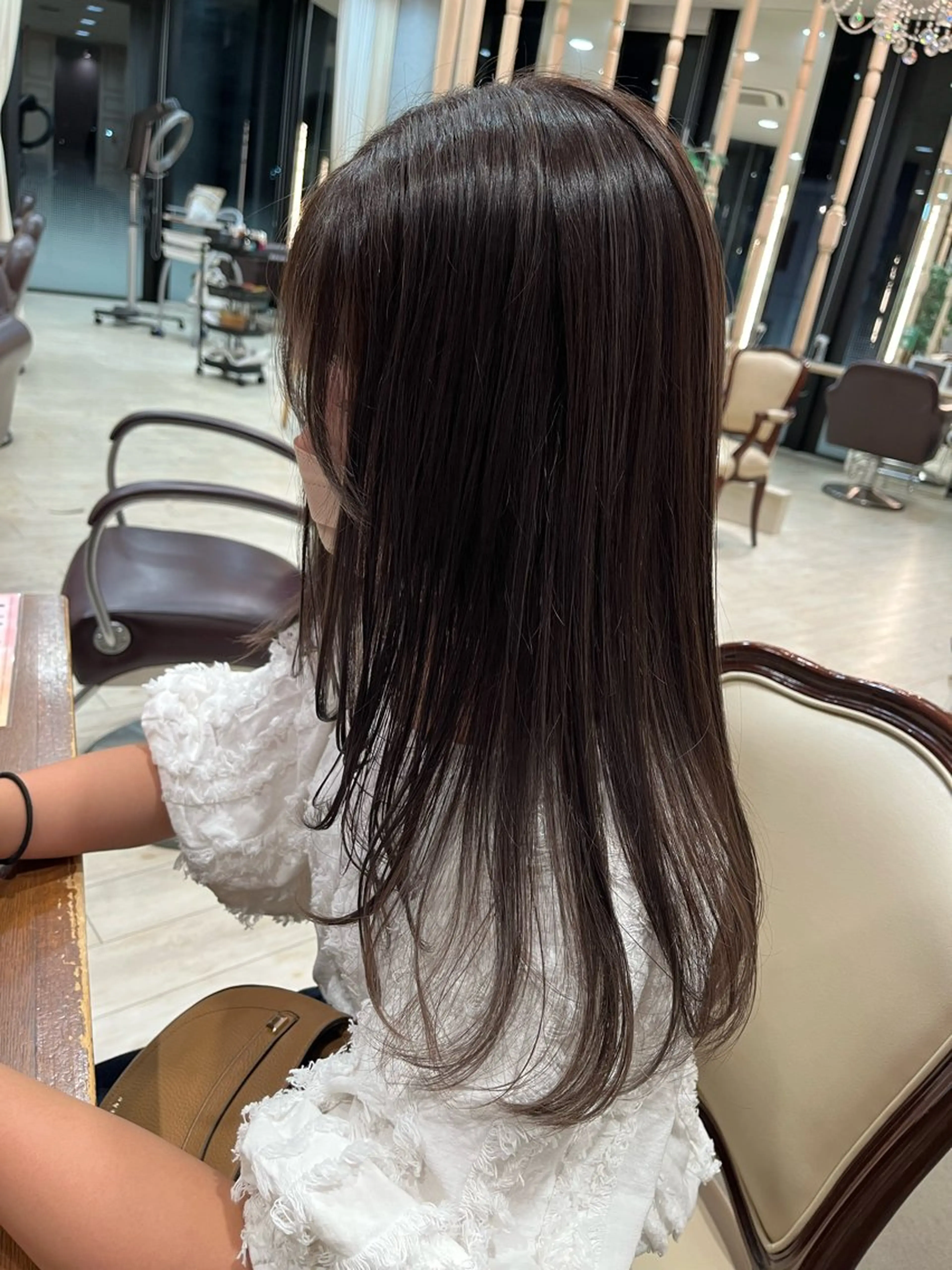 セミロング カラー グレージュ 顔まわりレイヤー レイヤーカット カット ヘアカラー トリートメント サソウ ユリエ🥥のヘアスタイル