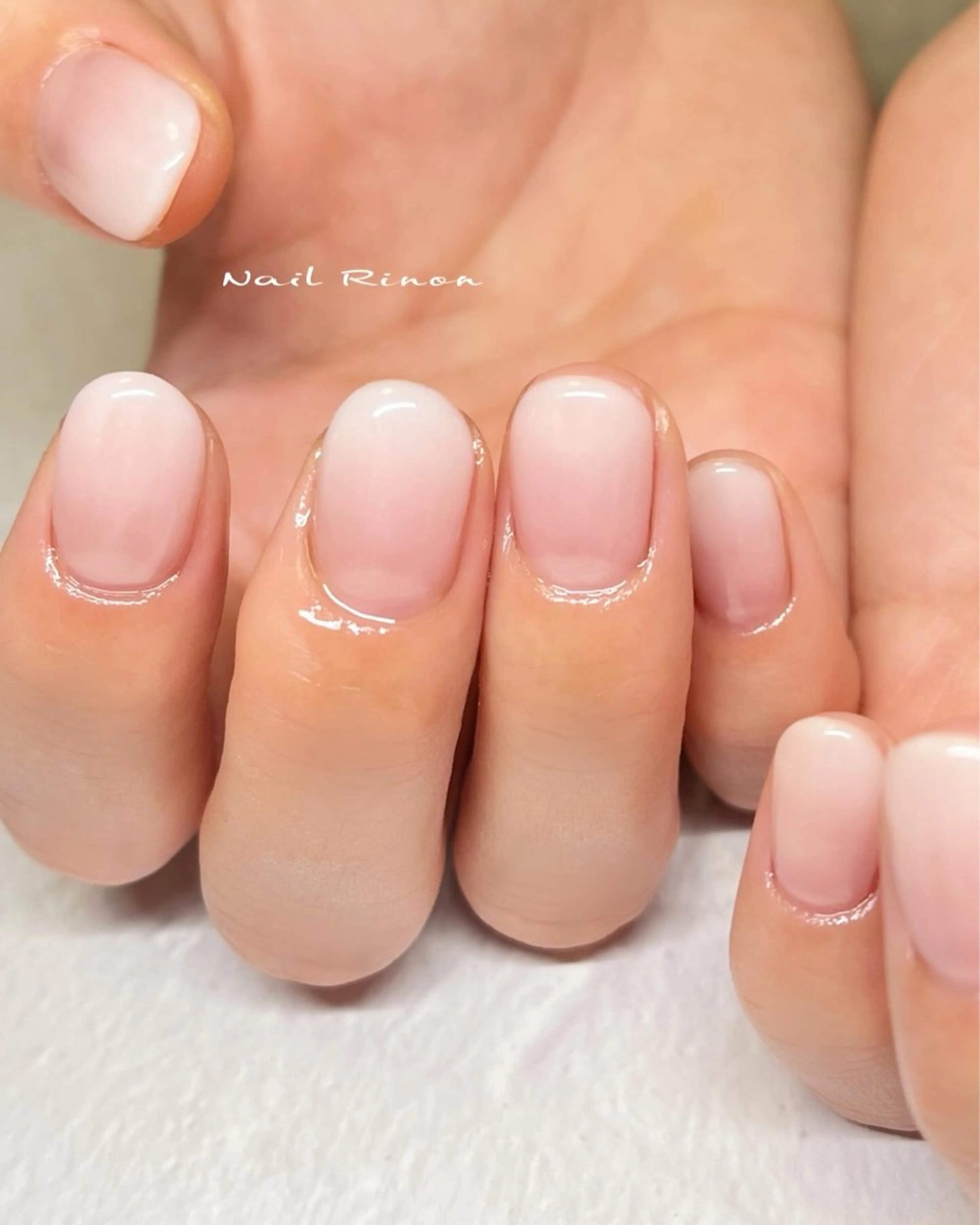 ネイル グラデーション ホワイト ハンドネイル Nail Rinonのネイルデザイン