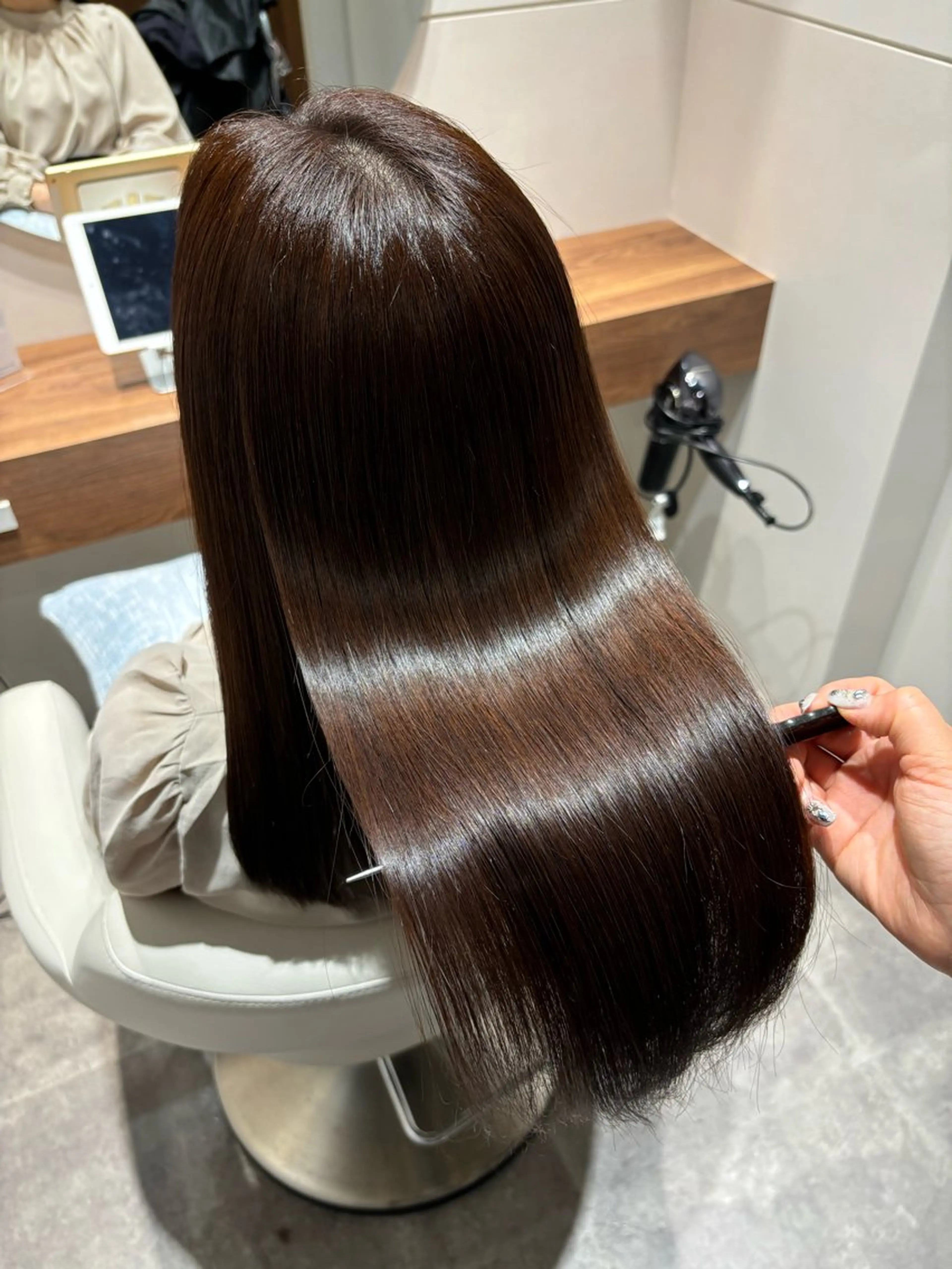 セミロング ヘアカラー トリートメント 美髪ヘア 🤍erikaのヘアスタイル