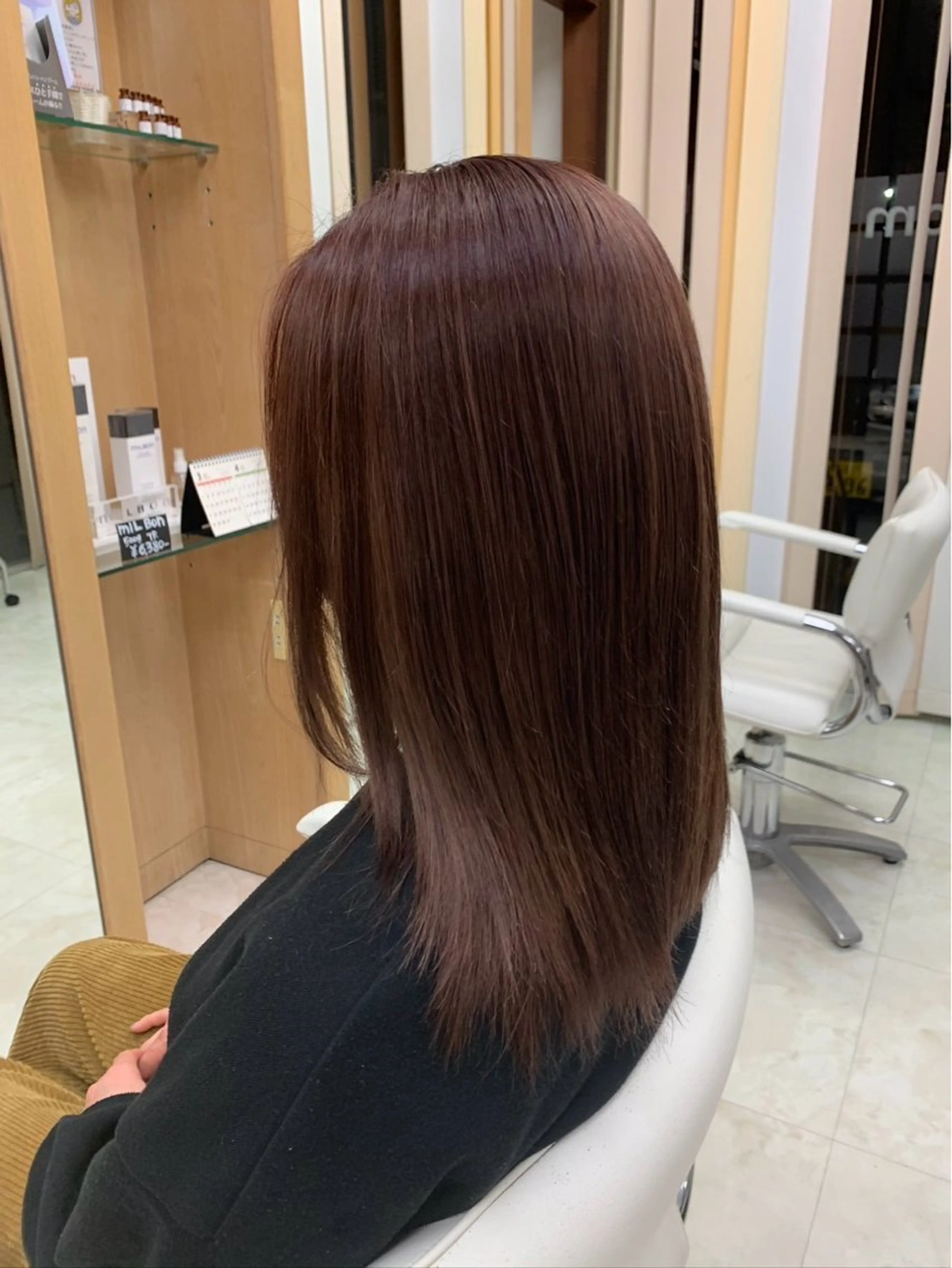 カラー 宇座 杏音のヘアスタイル