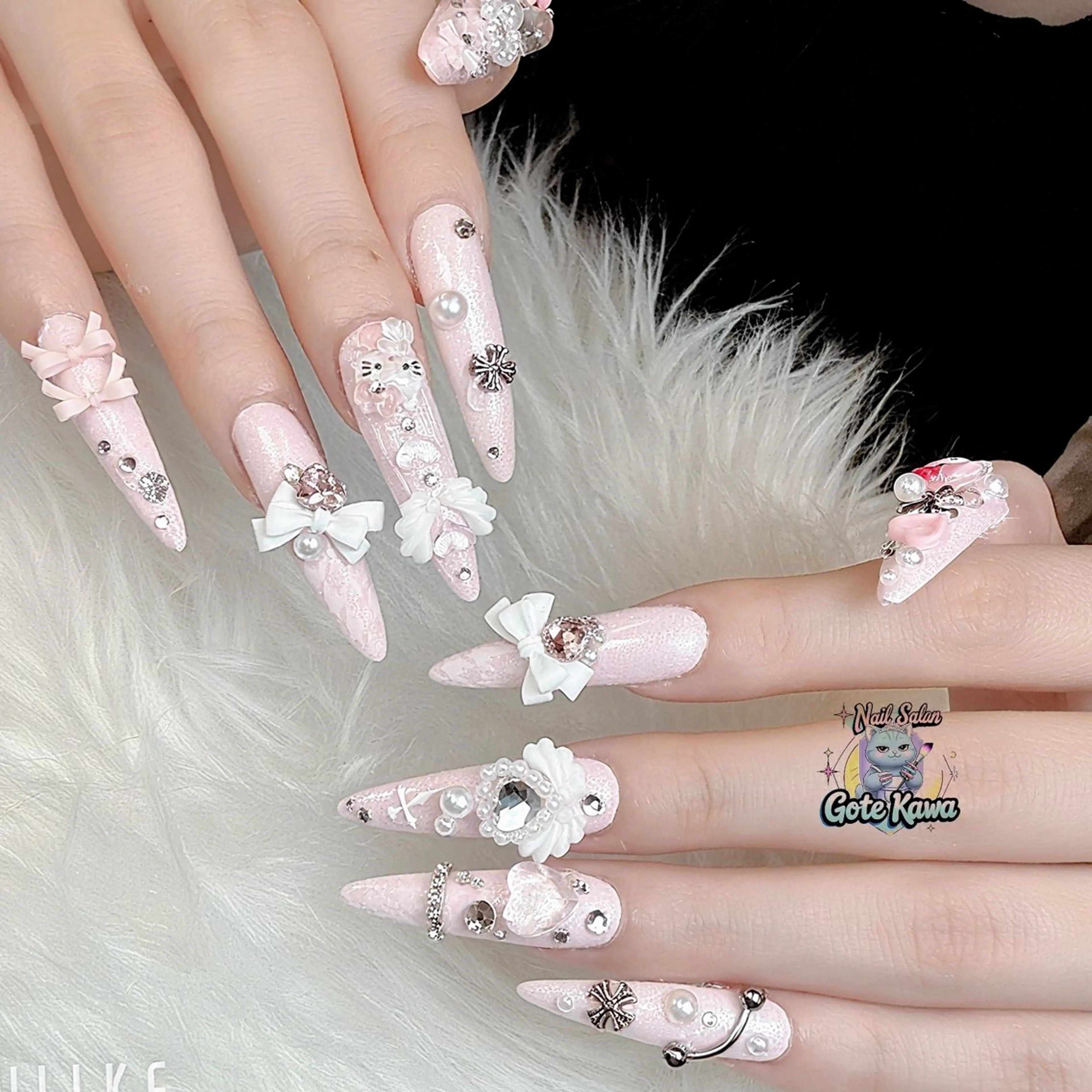 ネイル アートネイル 長さ出し キラキラネイル ピンク リボン GOTE KAWA Nail Salon(ゴテかわ)所属・Gote Kawa nail salonのネイルデザイン