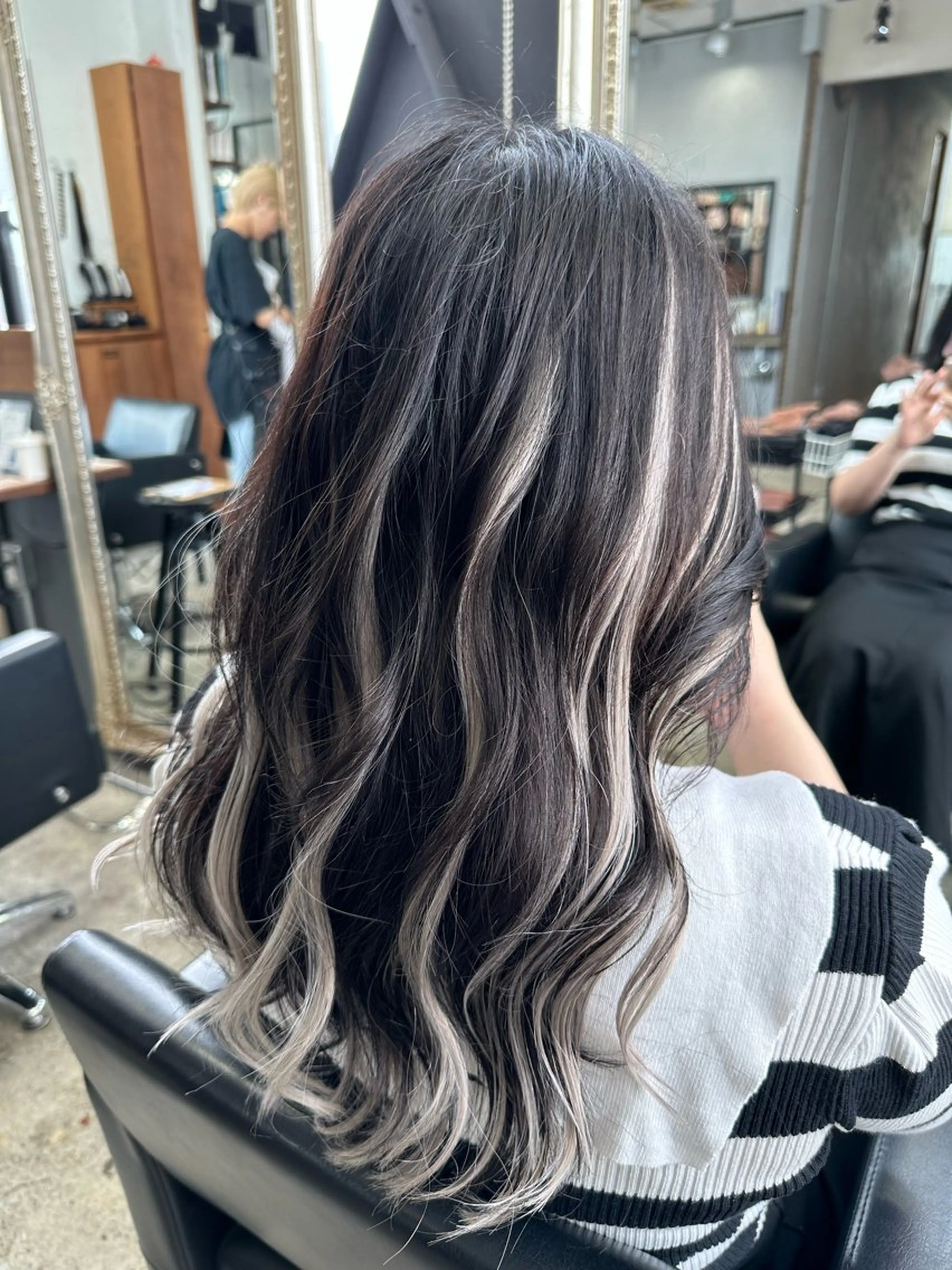 セミロング 大内 志穂のヘアスタイル