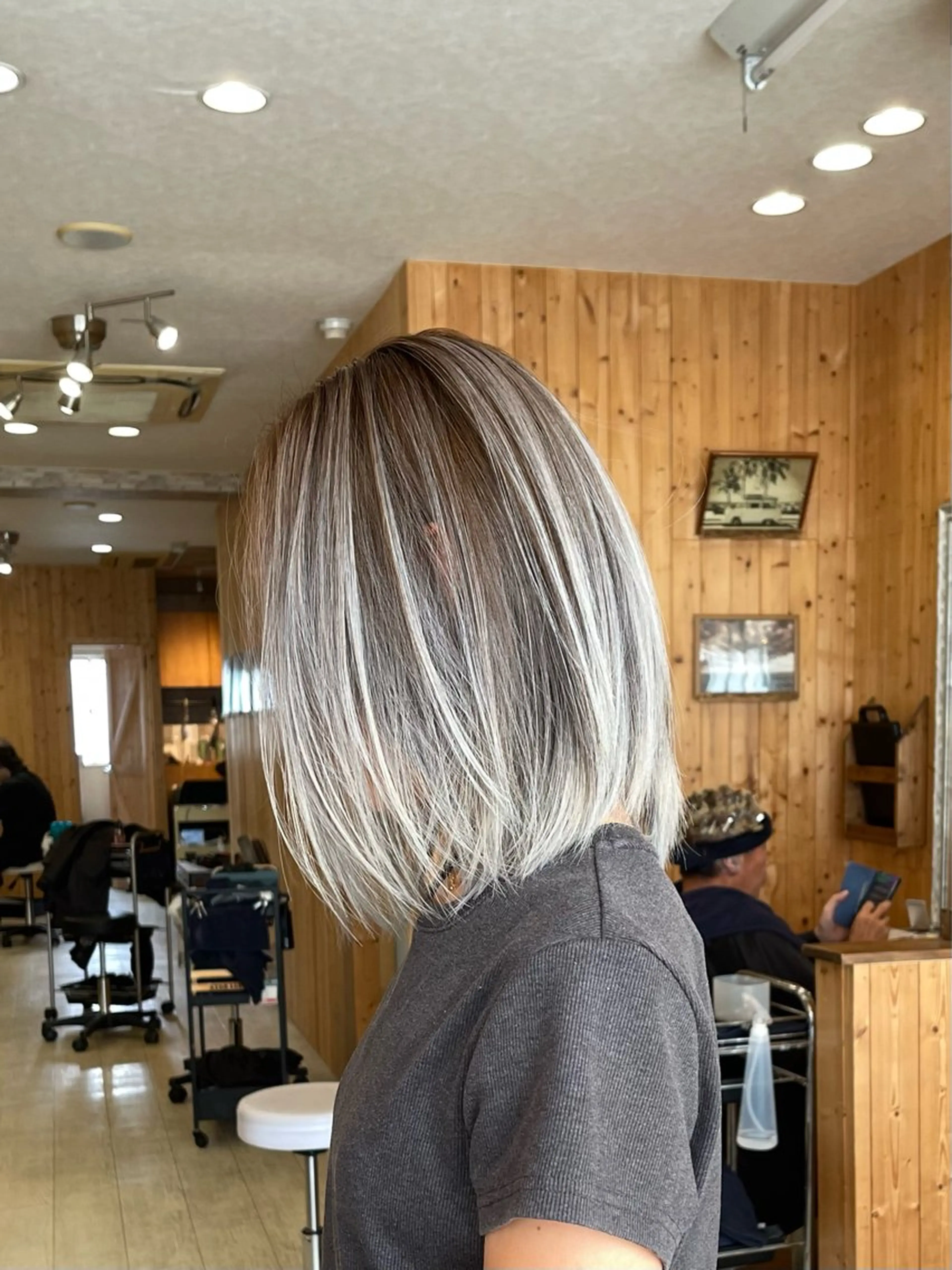 【🌟周りと差がつく大人髪】赤みゼロの透明感バレイヤージュ（ケアブリーチ込） ¥16,130の写真