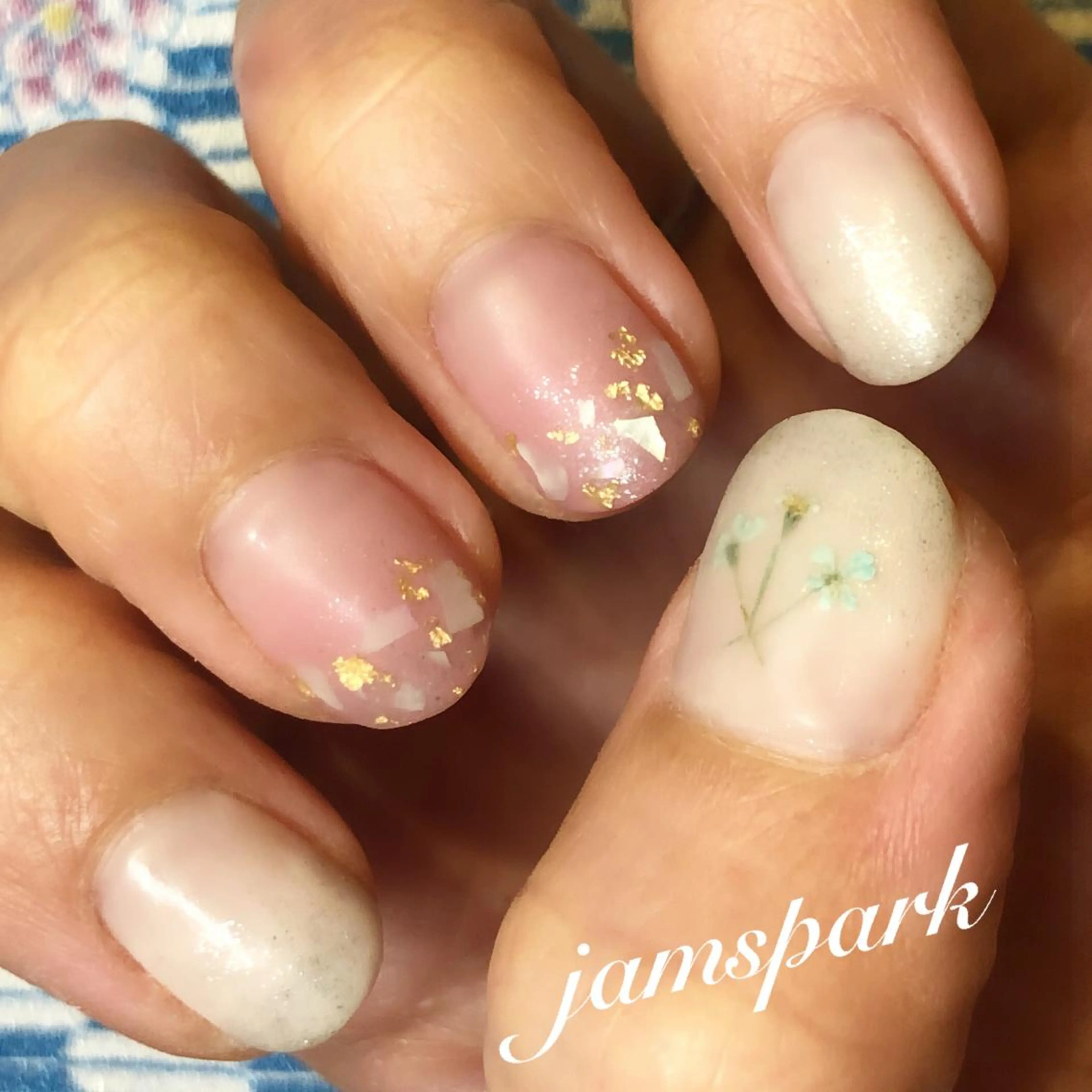 ネイル 成人式 入学式 フラワーネイル ガーリー 卒業式 jamspark ✨のネイルデザイン