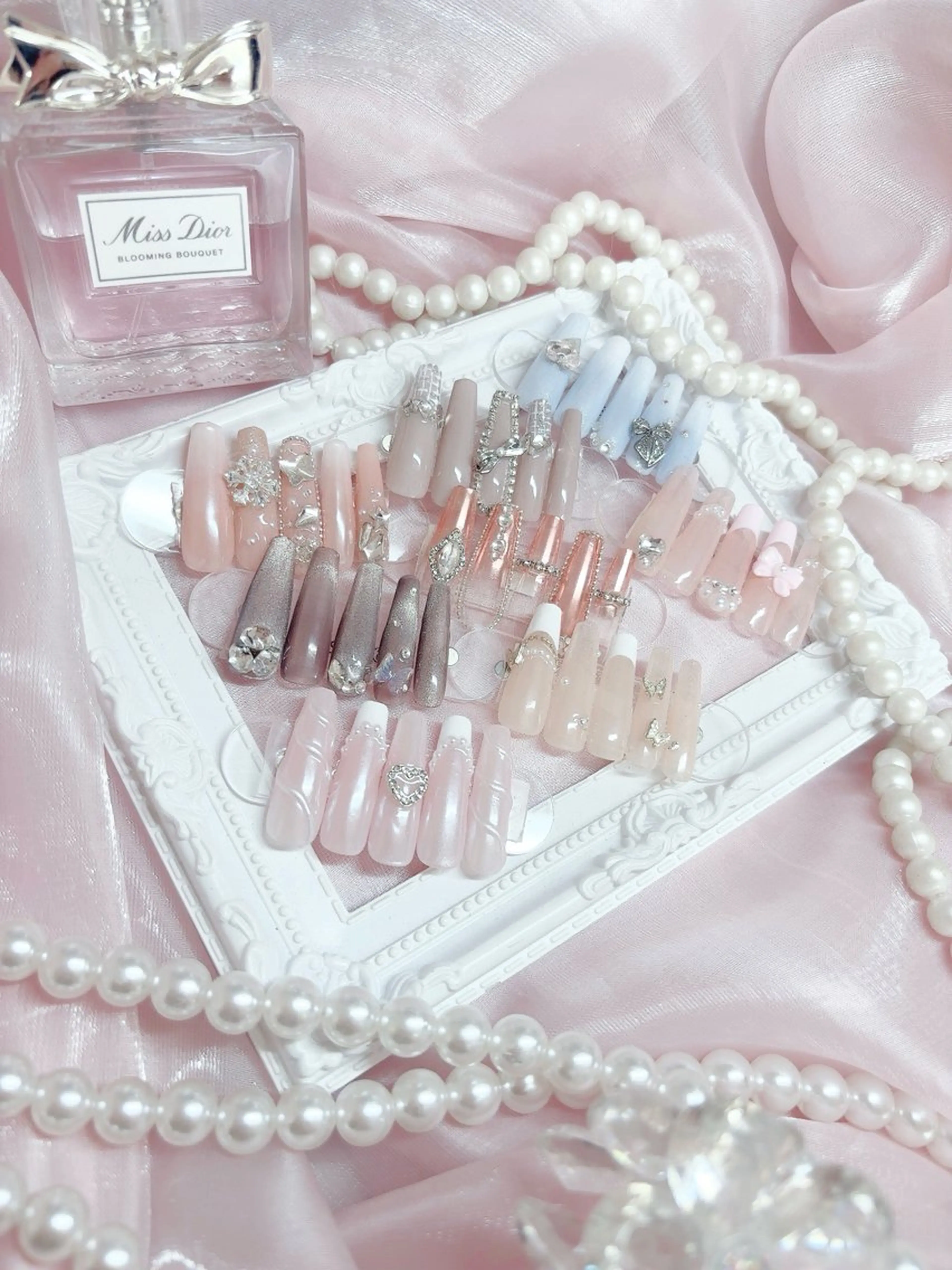 ネイル オーロラネイル 成人式 フットネイル 韓国ネイル ロングネイル Yudia🦋 azuのネイルデザイン