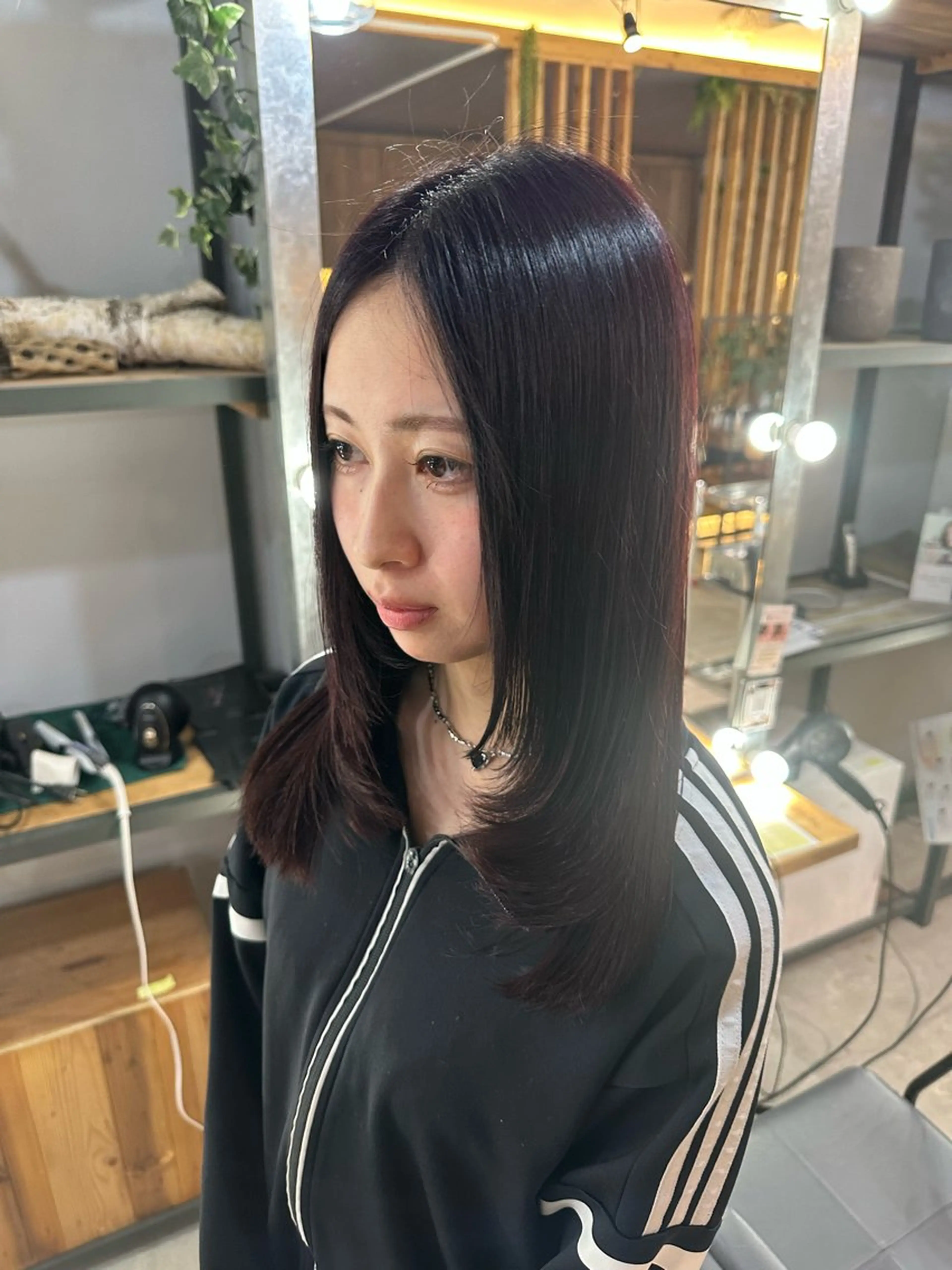 セミロング カラー ルビー 顔まわりレイヤー レイヤーカット 溜 一太のヘアスタイル