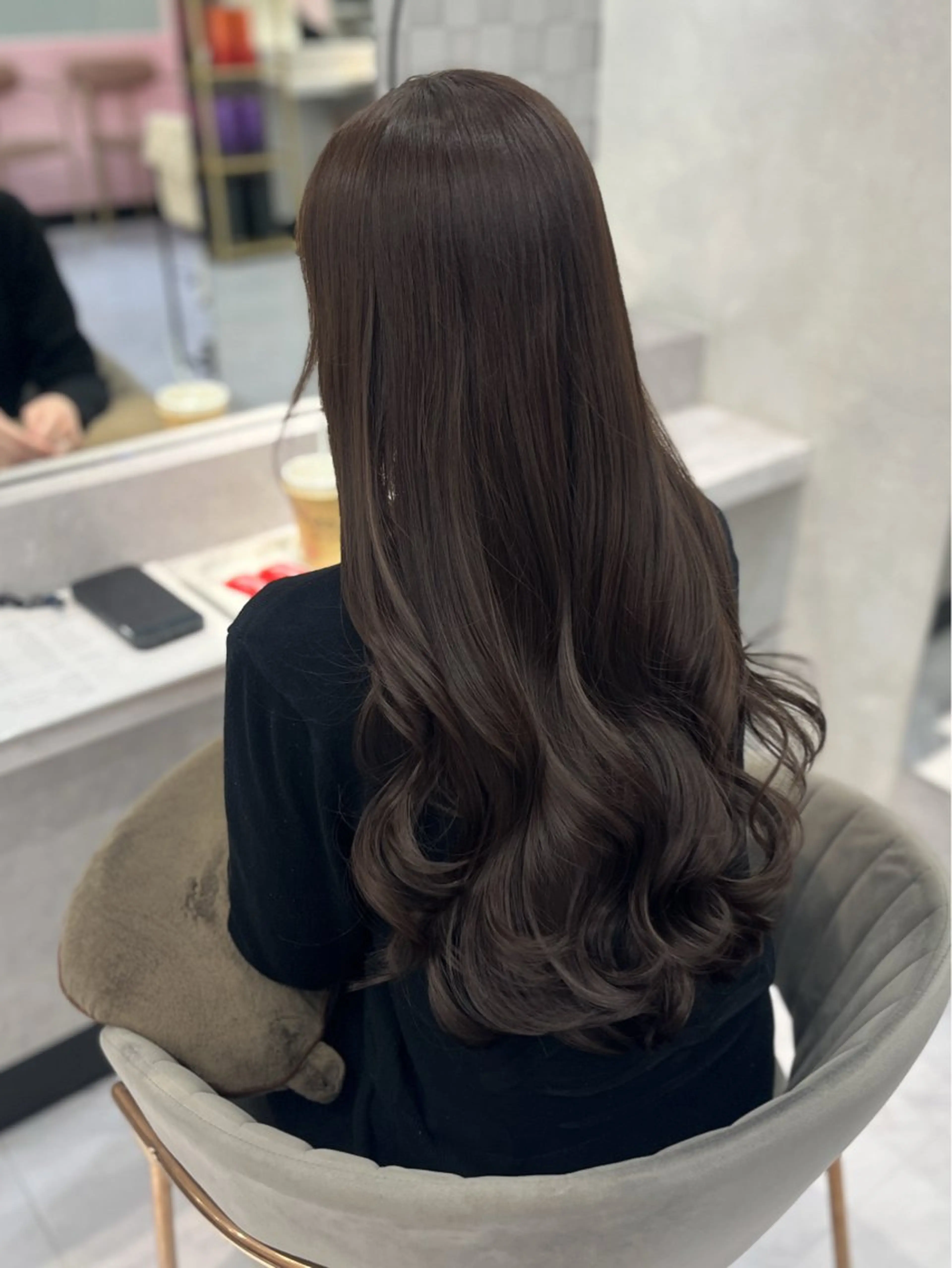 ロング karen/韓国ヘア / ブリーチ/透明感のヘアスタイル