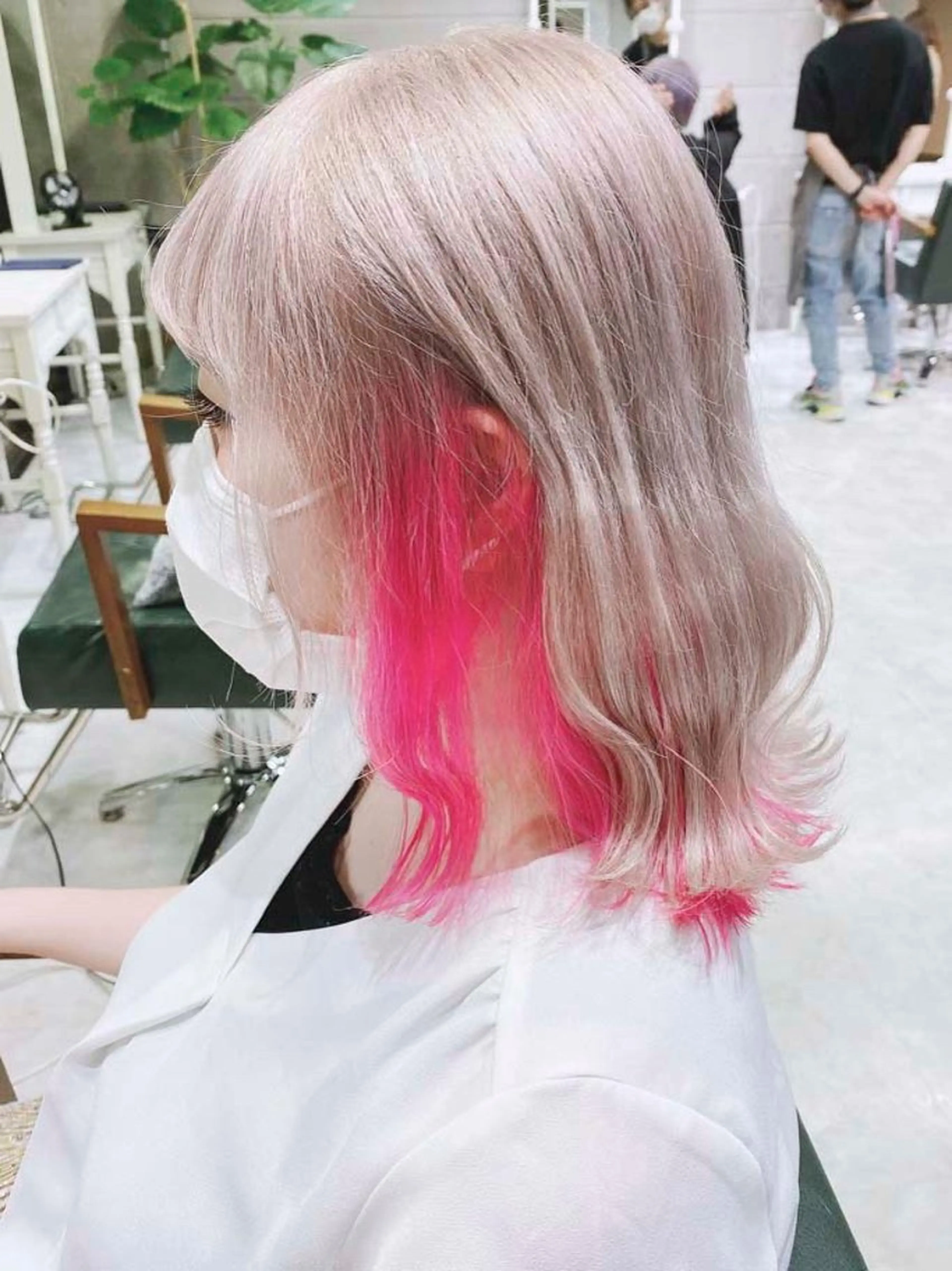 セミロング カラー ヘアアレンジ ブリーチ ケアブリーチ 透明感カラー デザインカラー ハイトーンカラー 𝐑𝐈𝐍𝐊𝐀 🐷🖤のヘアスタイル