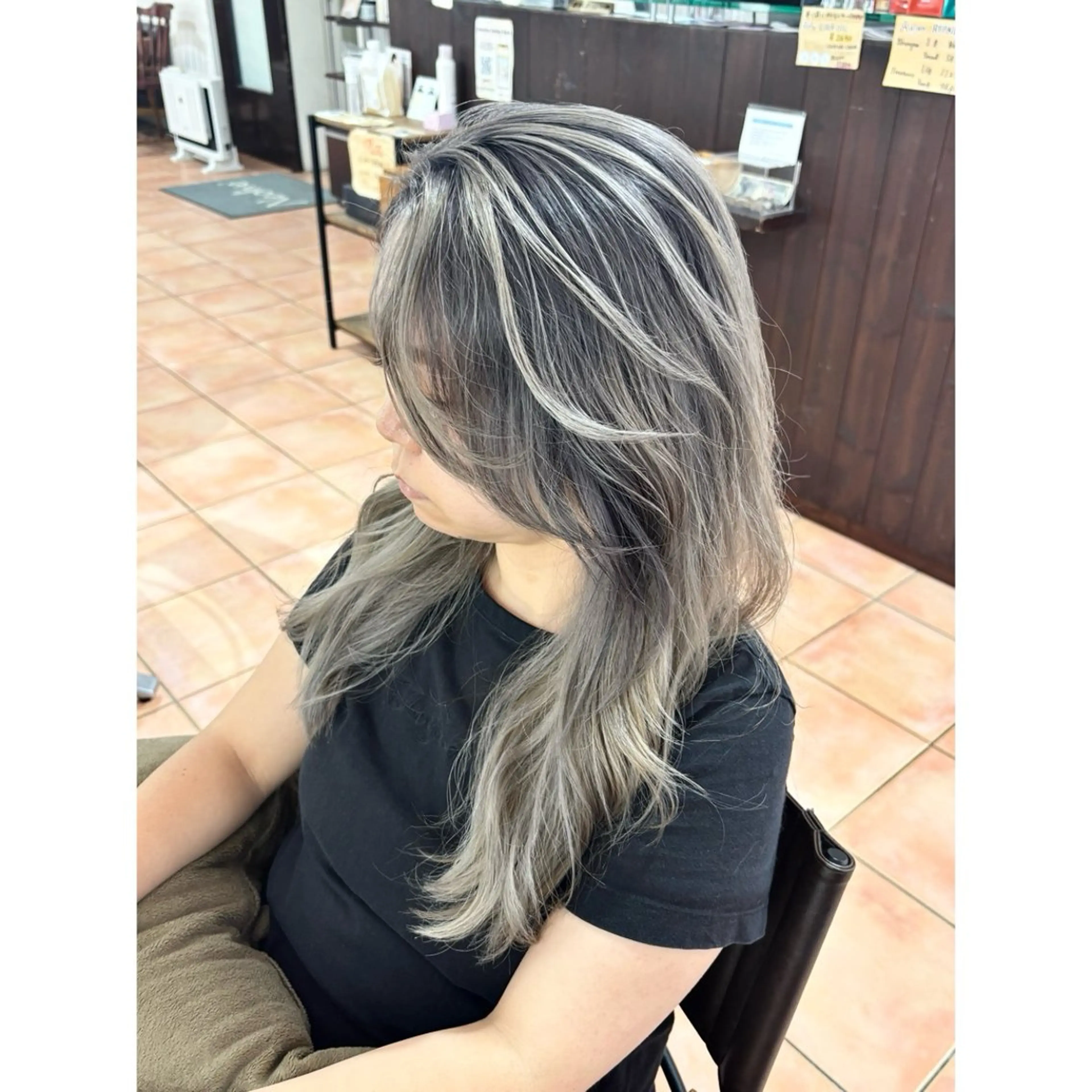 【ロングの方はこちら】カット+シャドールーツカラー(ブリーチ込)+1stepTR🍒の写真