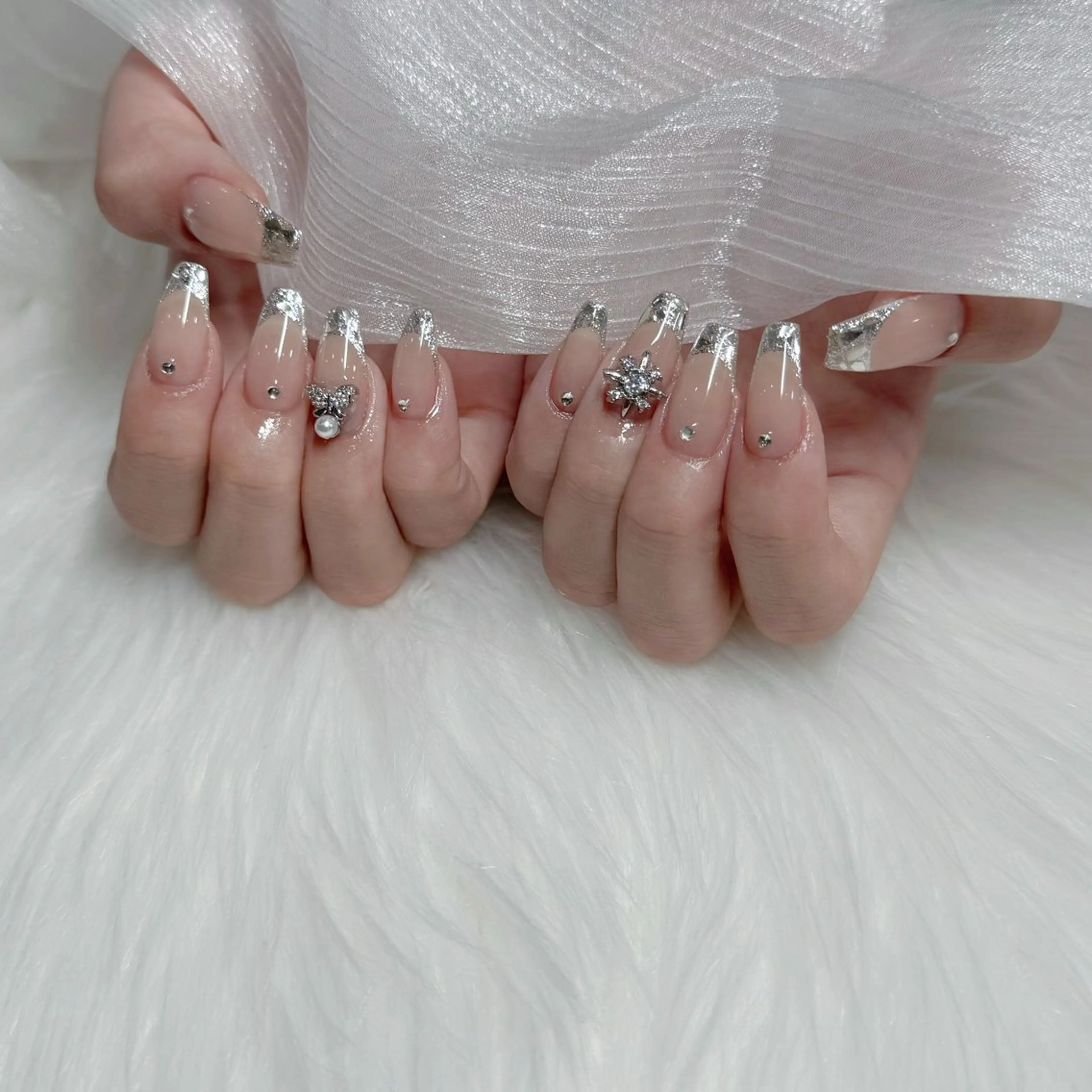 ネイル フレンチネイル ガラスフレンチ キラキラネイル オフィスネイル ワンホンネイル nailsalon ChuColaのネイルデザイン