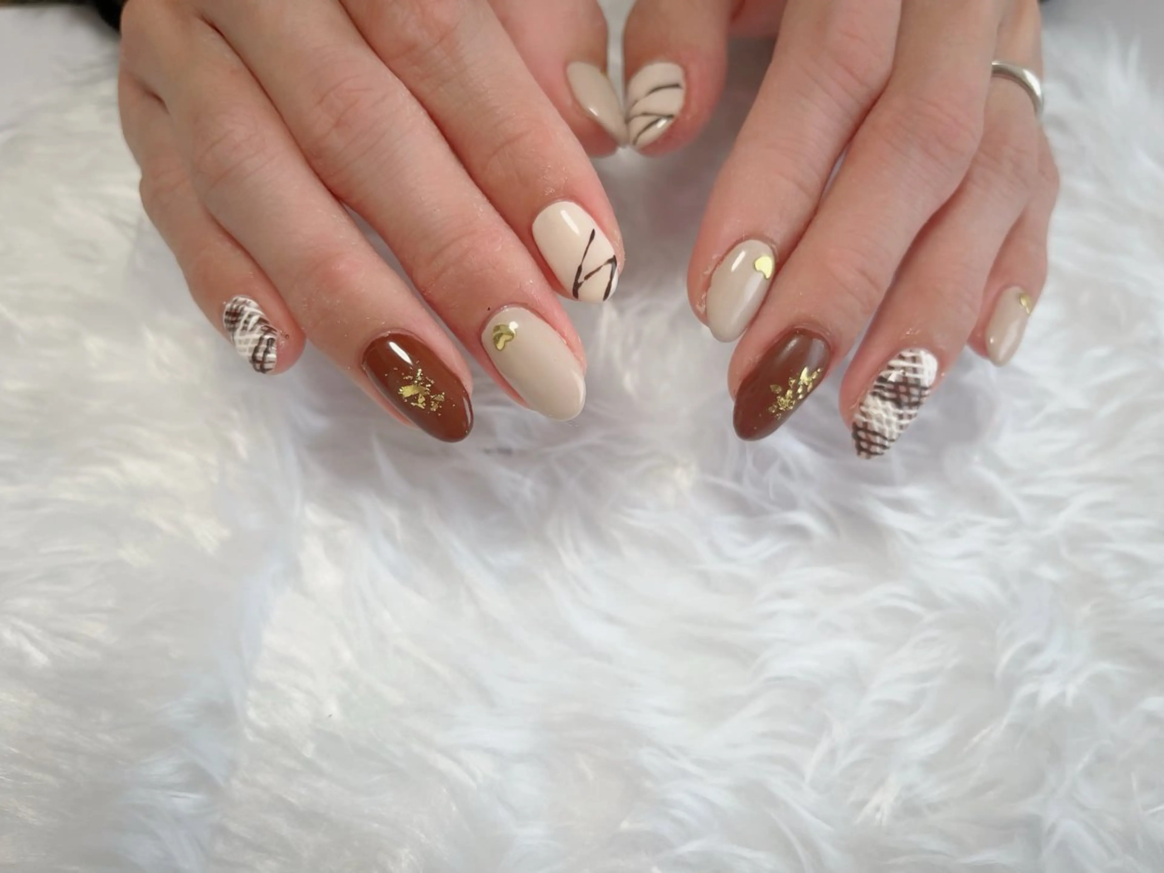 ネイル ストーンネイル プライベートサロン Featherのネイルデザイン