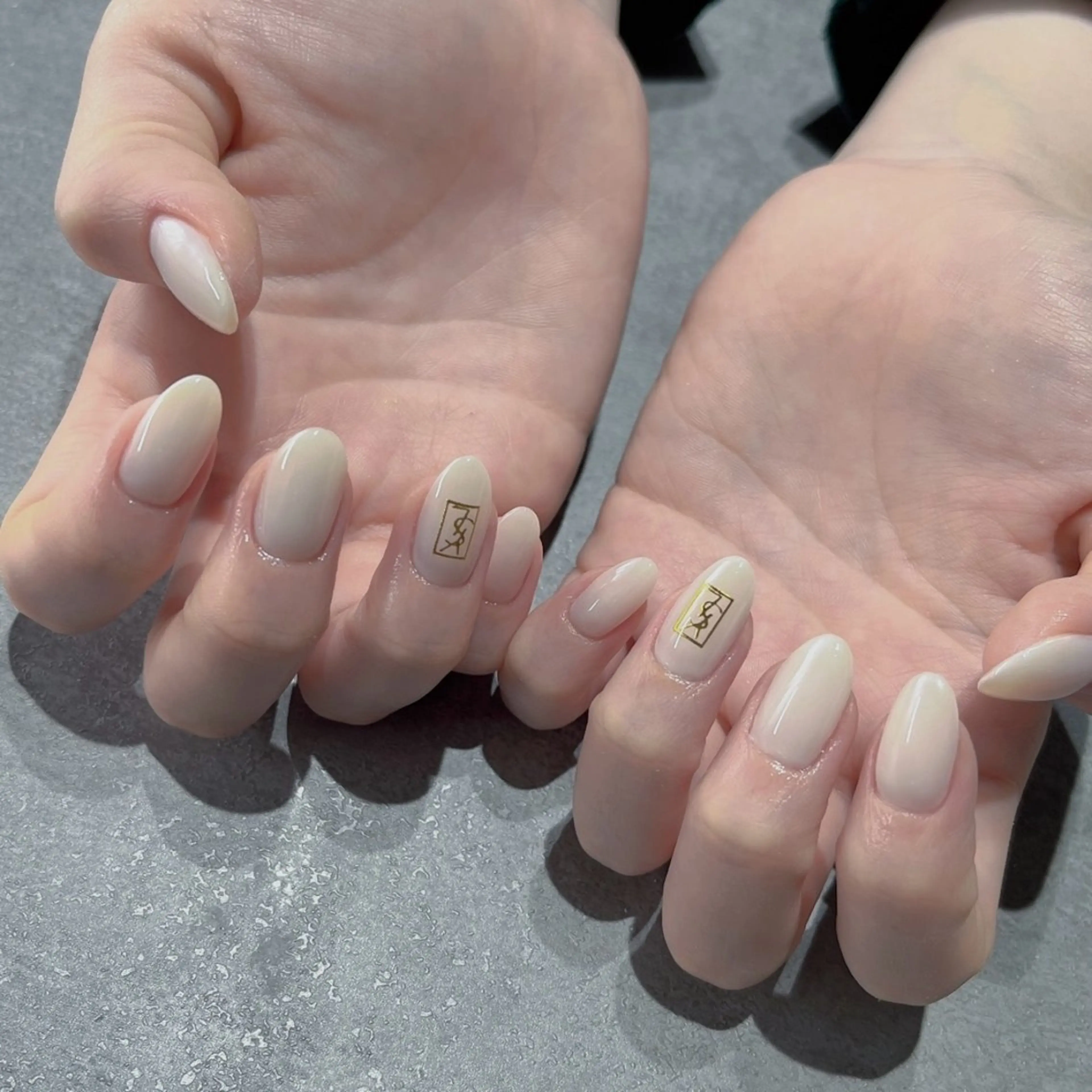 ネイル オーロラネイル フットネイル フレンチネイル ジェルネイル ラメ(グリッター) ハンドネイル NEO Beauty Salon所属・𝐍𝐄𝐎 𝐉𝐔𝐑𝐈のネイルデザイン