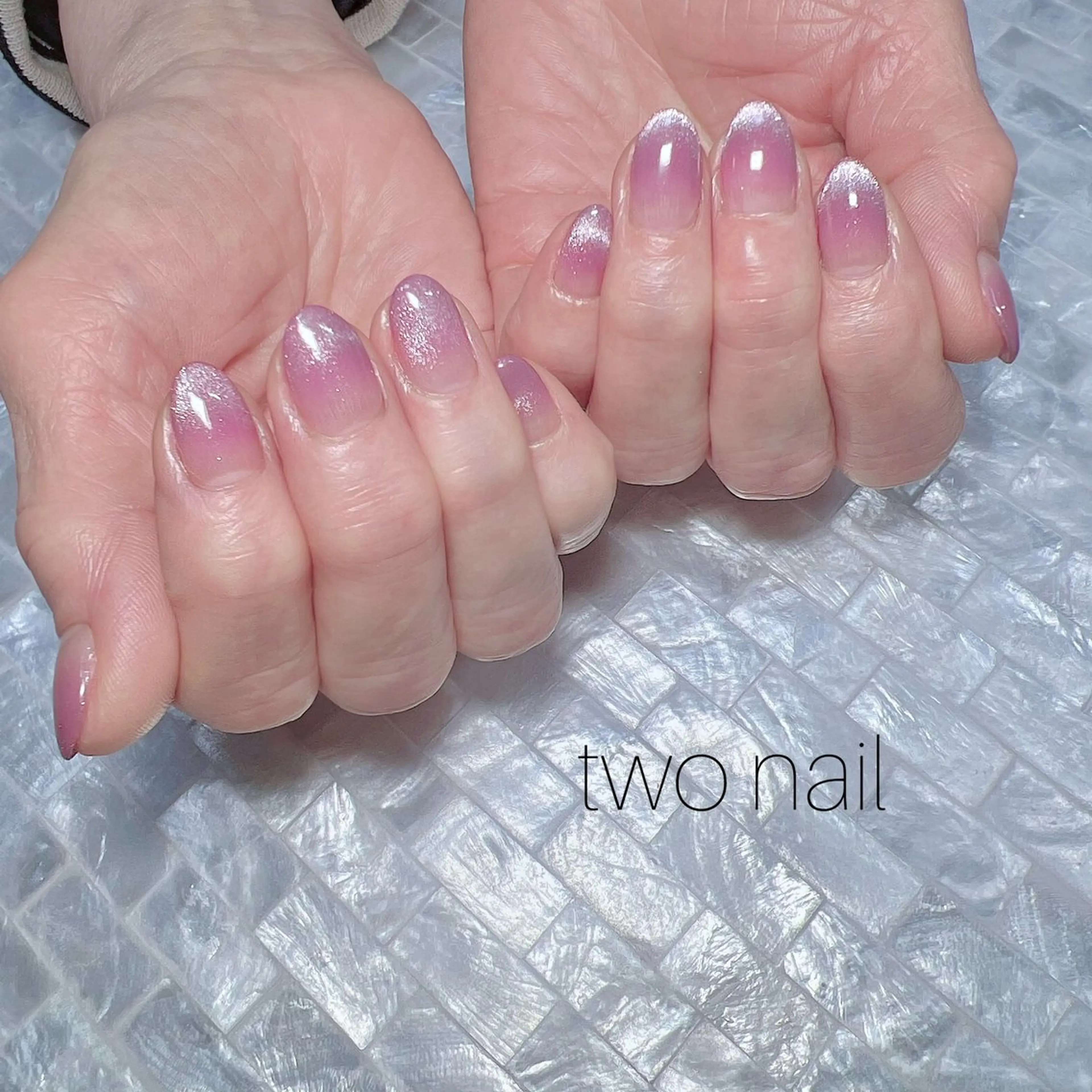 ネイル キラキラネイル マグネットネイル ネイルチップ ホワイト ハンドネイル two nailのネイルデザイン