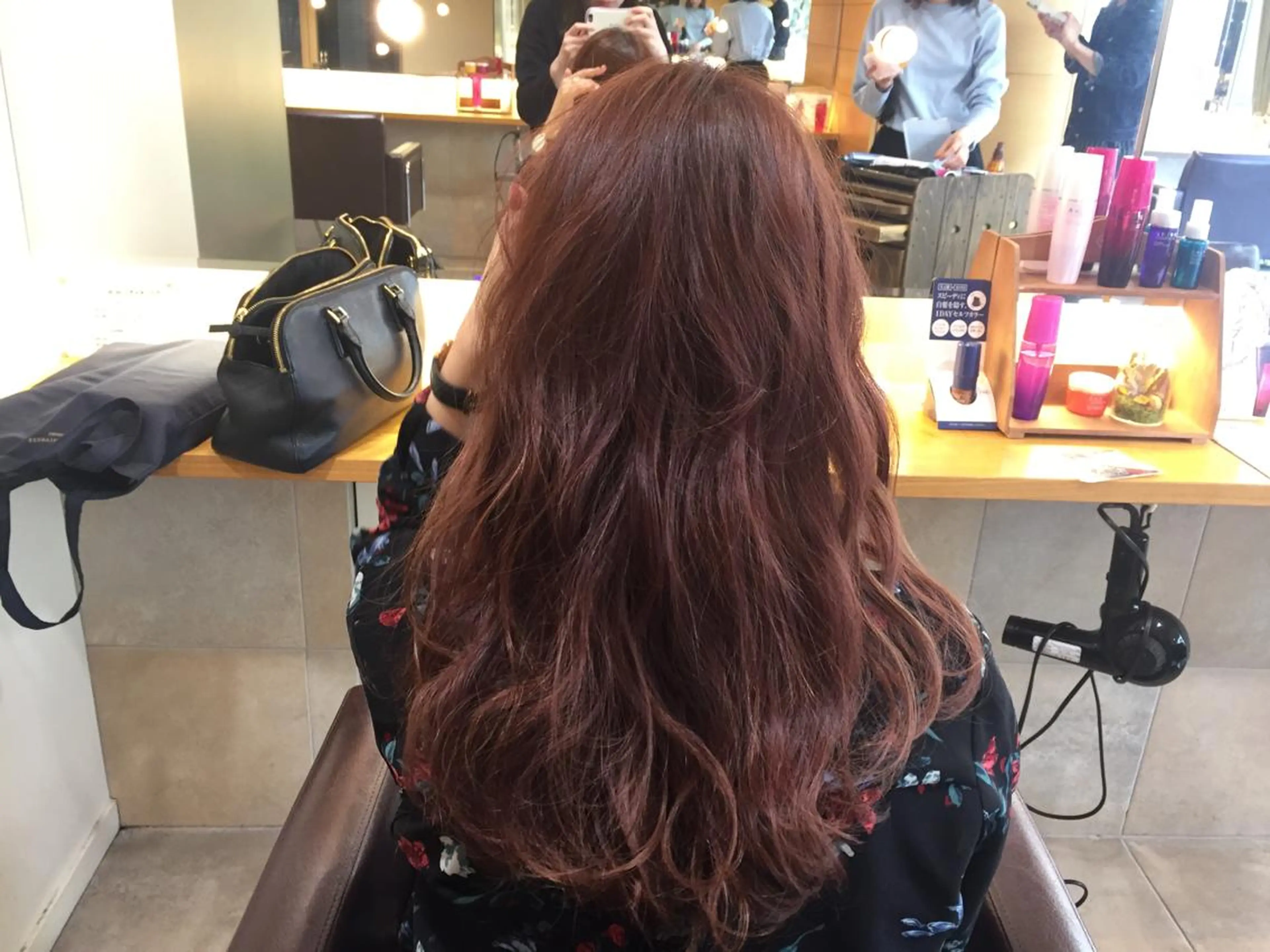 セミロング カラー レッドカラー 加藤 綾華のヘアスタイル