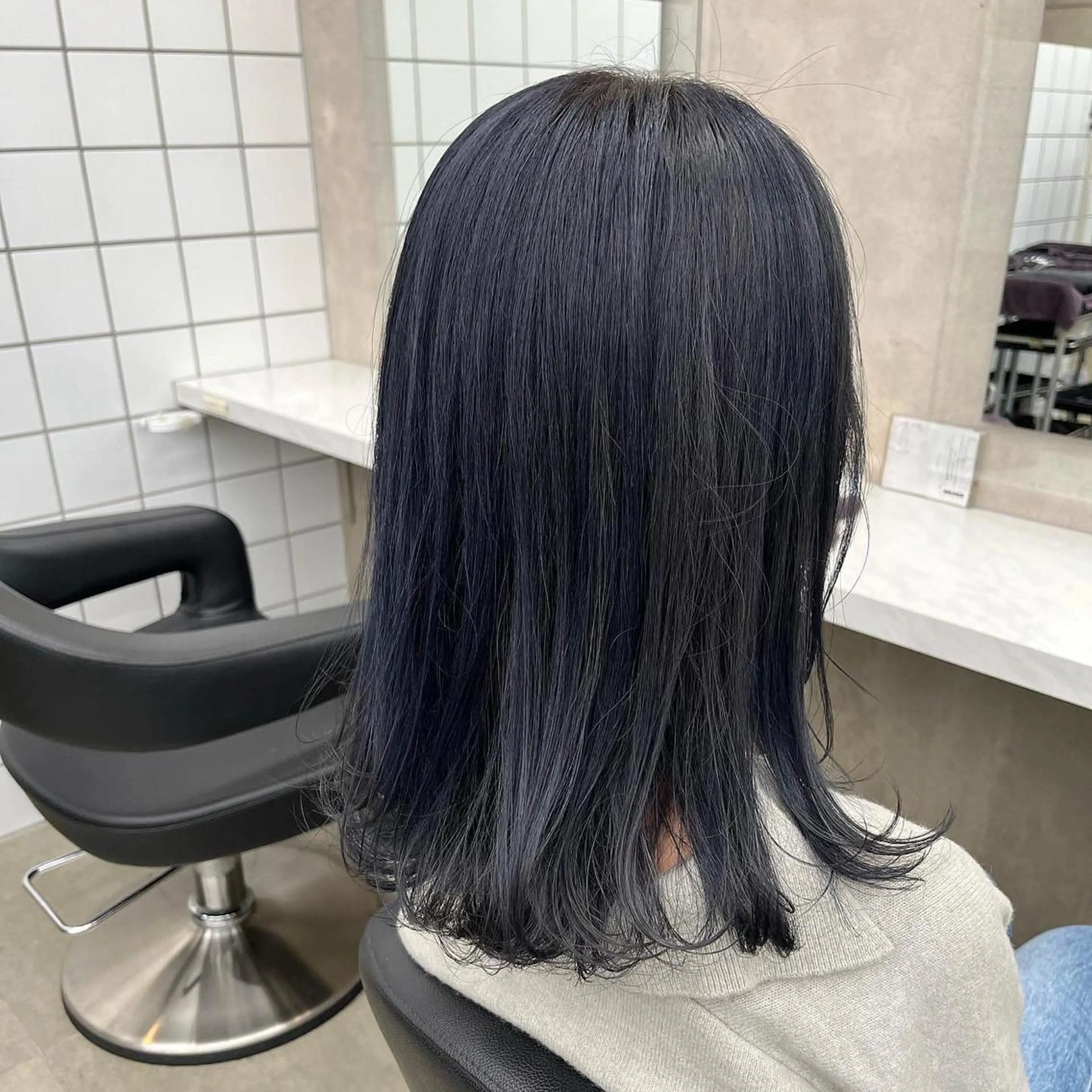 セミロング カット ヘアカラー トリートメント ヘッドスパ ヘアセット 寒色＆ブリーチ特化 寒色MiOのヘアスタイル