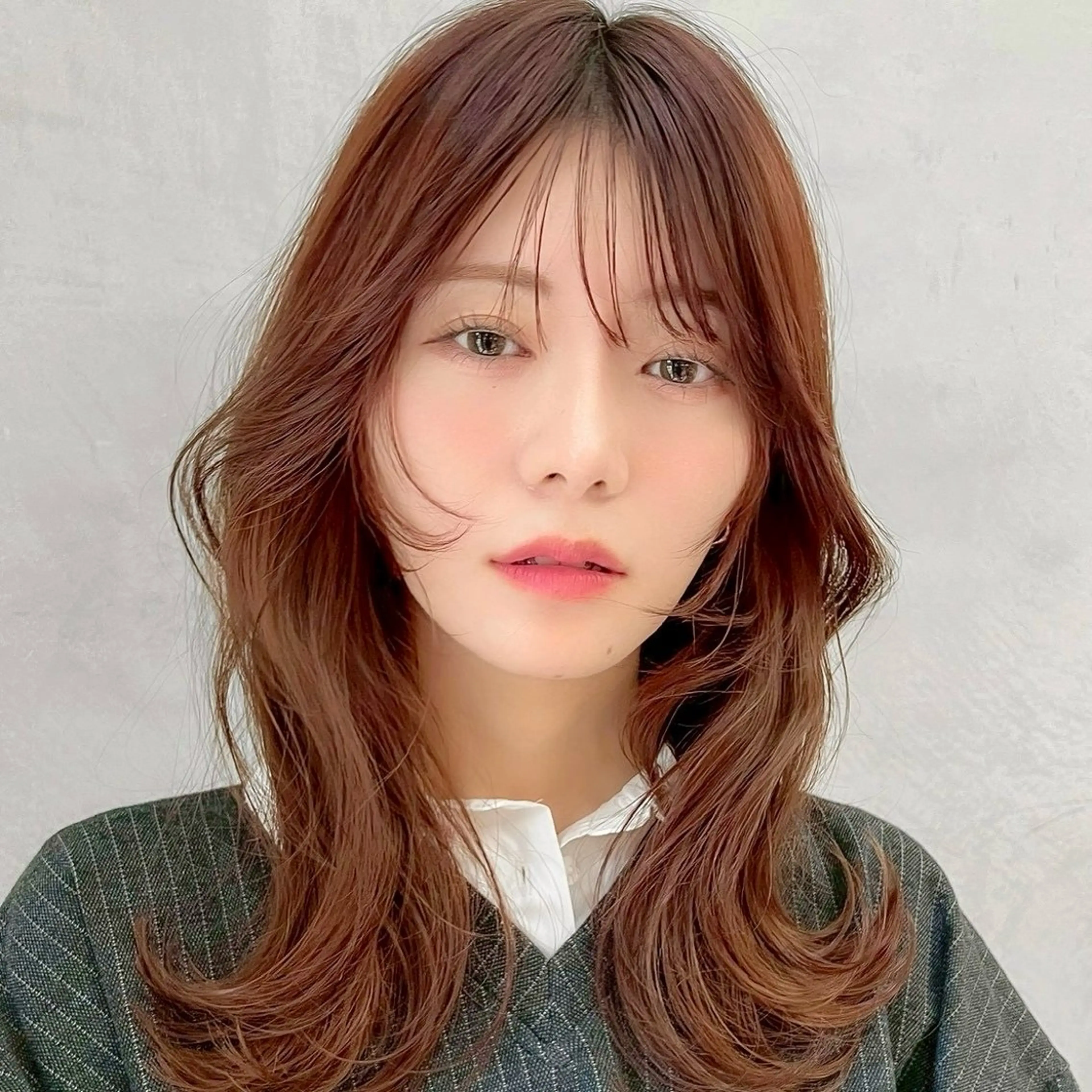 セミロング くびれヘア 顔まわりレイヤー レイヤーカット シースルーバング 小顔カット カット ヘアカラー トリートメント 🤍aimi🤍 ウルフ/韓国ヘアのヘアスタイル