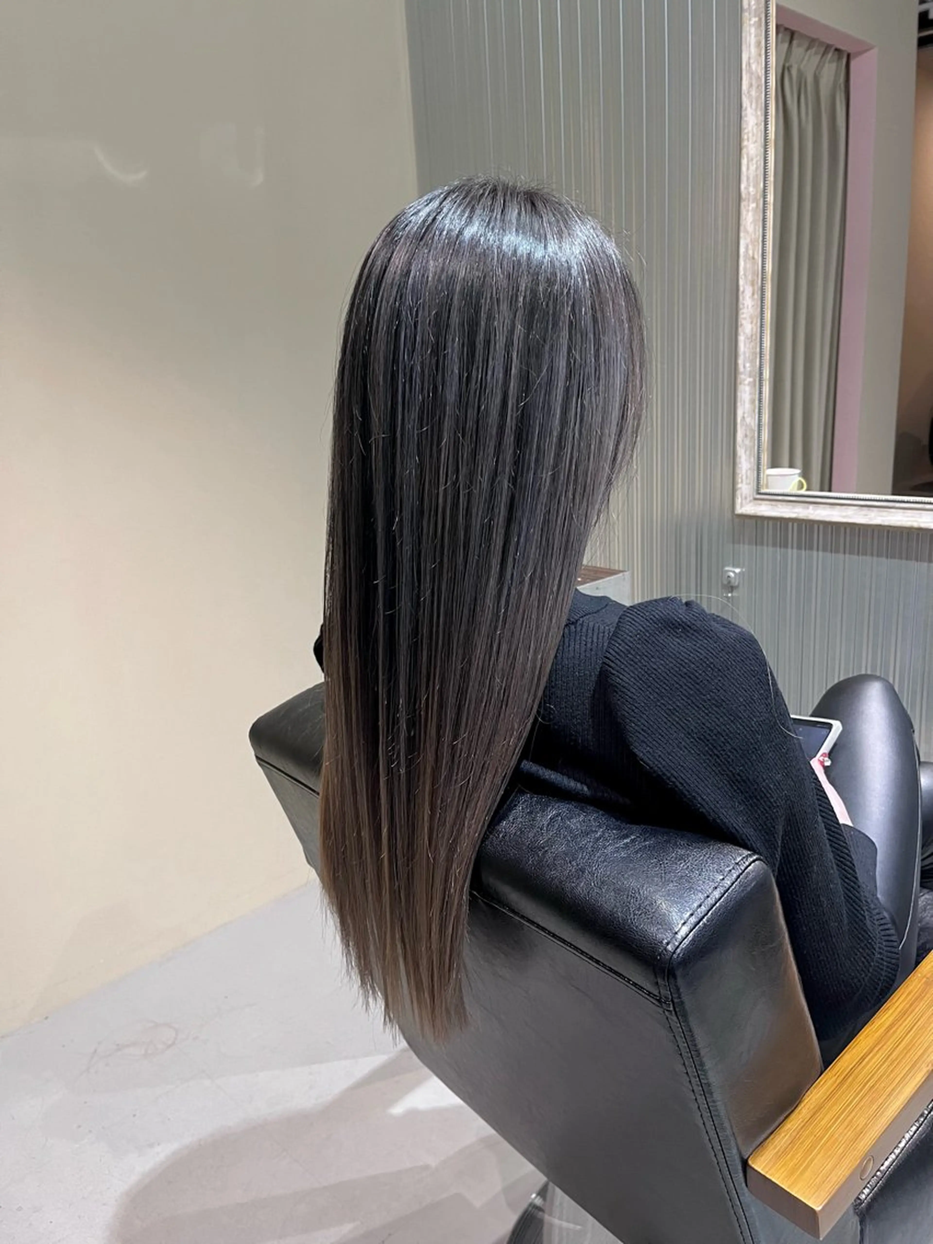 ロング カラー バレイヤージュ ブリーチ グレージュ レイヤーカット KIZU 髪質改善 オカルト怪談のヘアスタイル